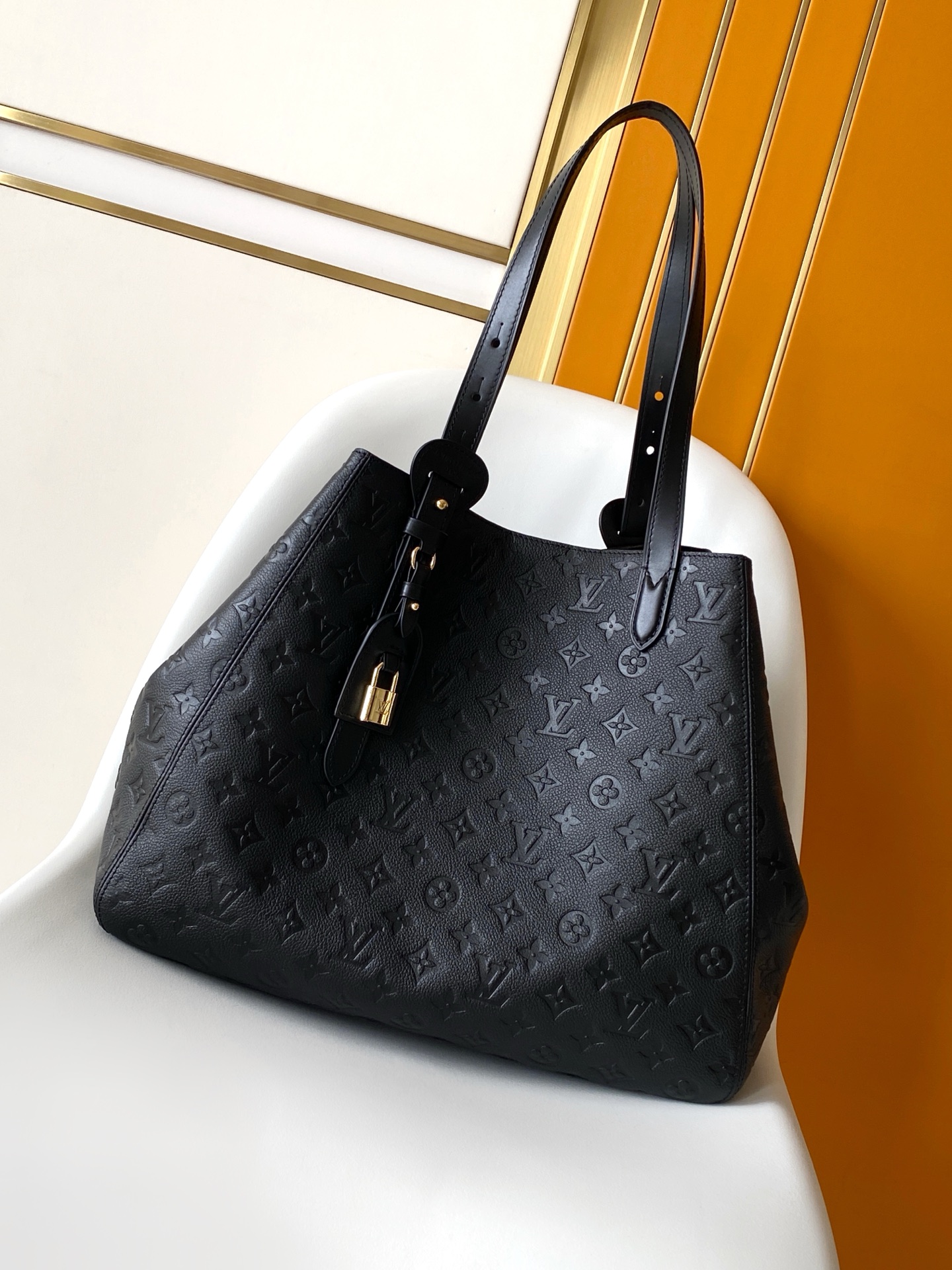 Louis Vuitton Tote Bag Black M-l