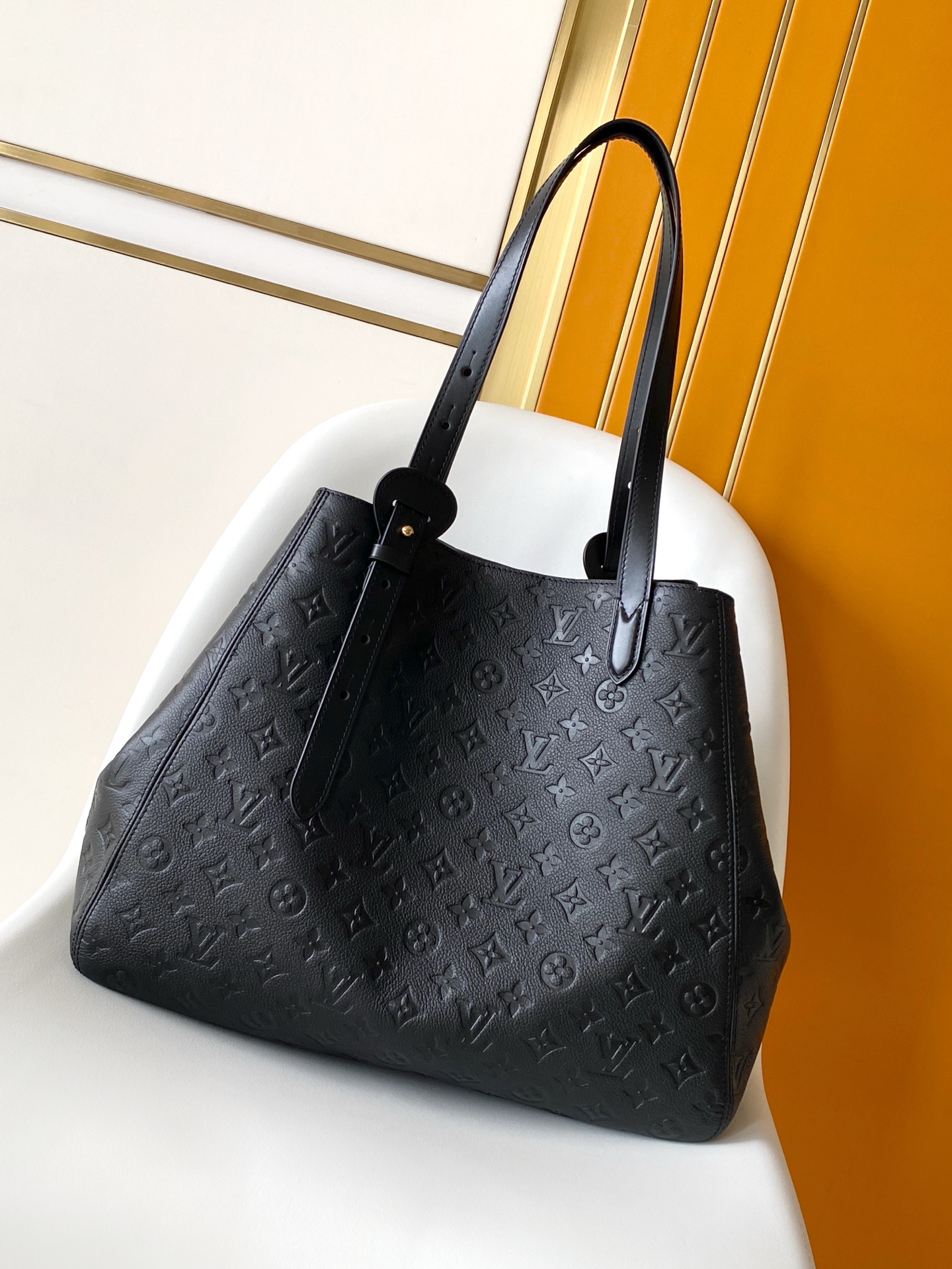 Louis Vuitton Tote Bag Black M-l