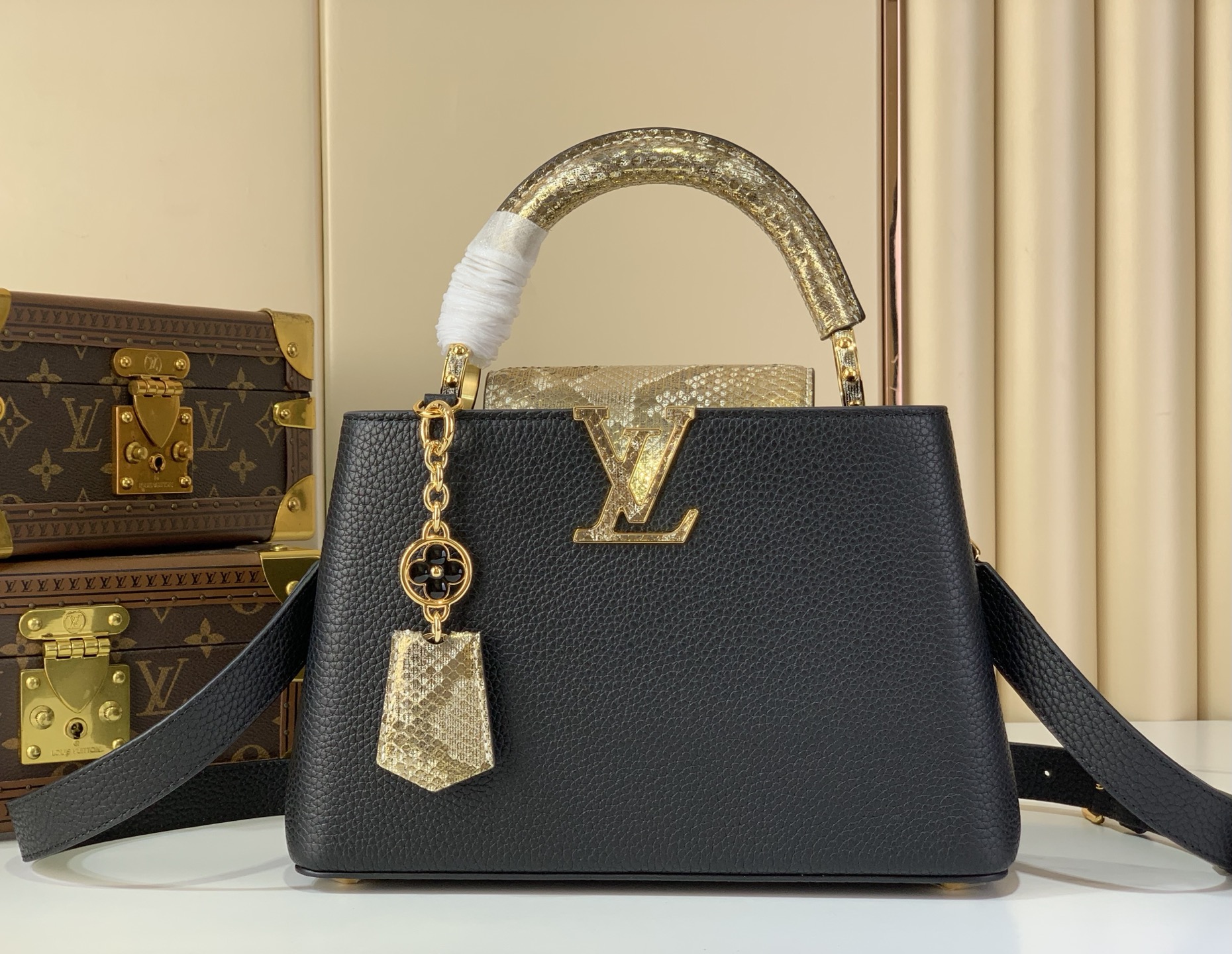 Louis Vuitton Basic Bag Black M-s