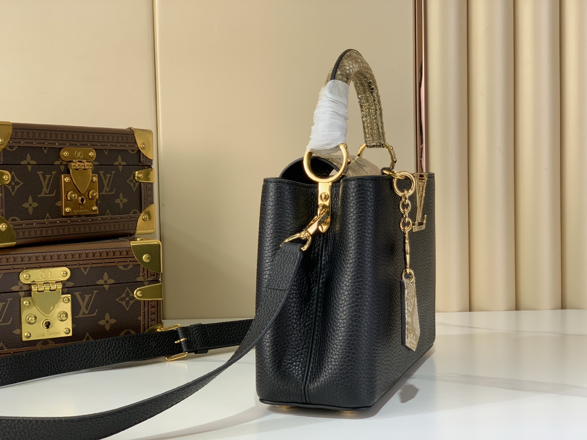 Louis Vuitton Basic Bag Black M-s