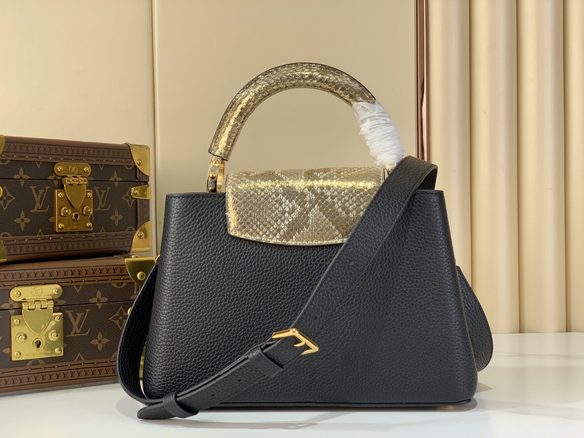 Louis Vuitton Basic Bag Black M-s
