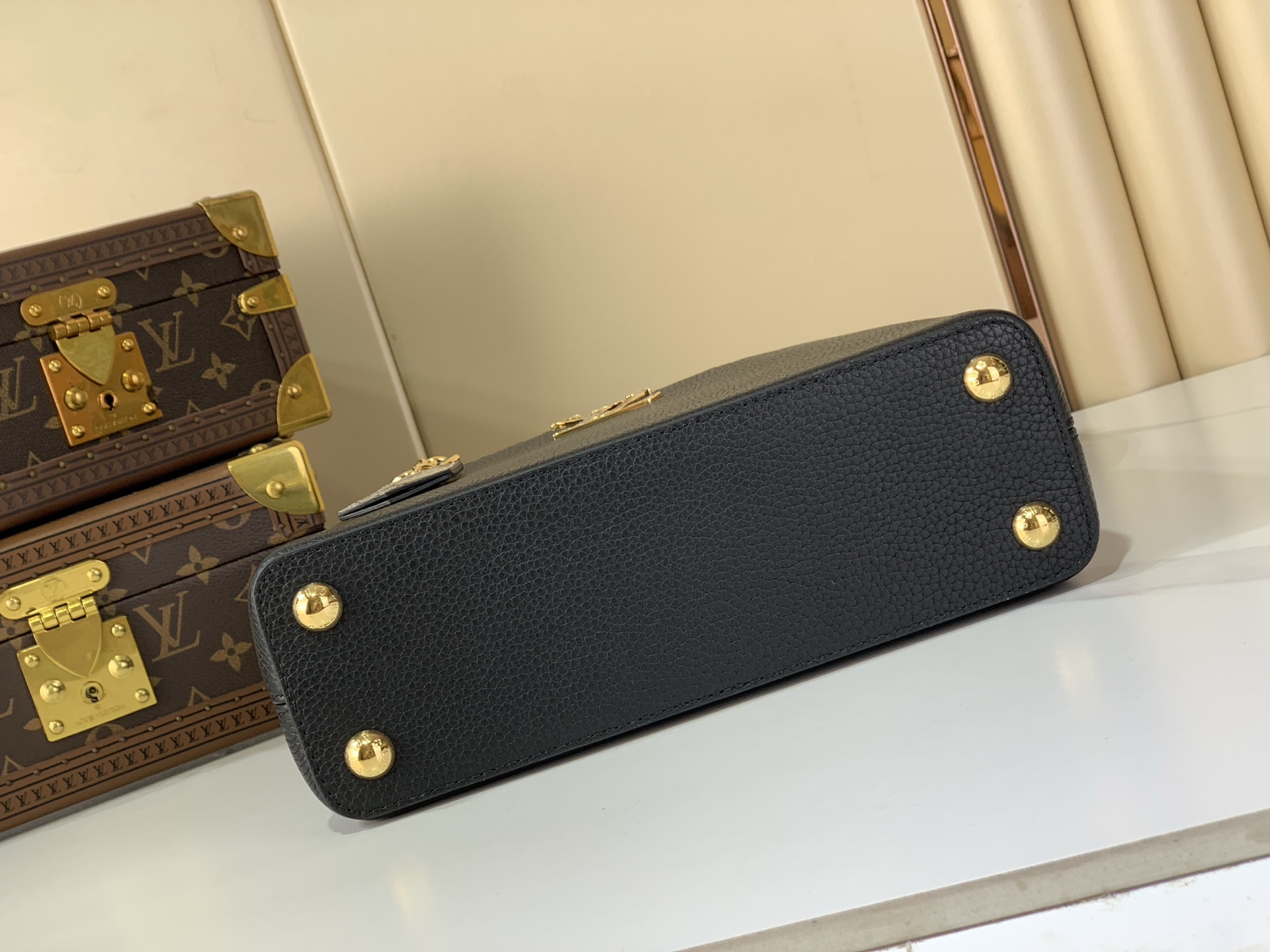 Louis Vuitton Basic Bag Black M-s