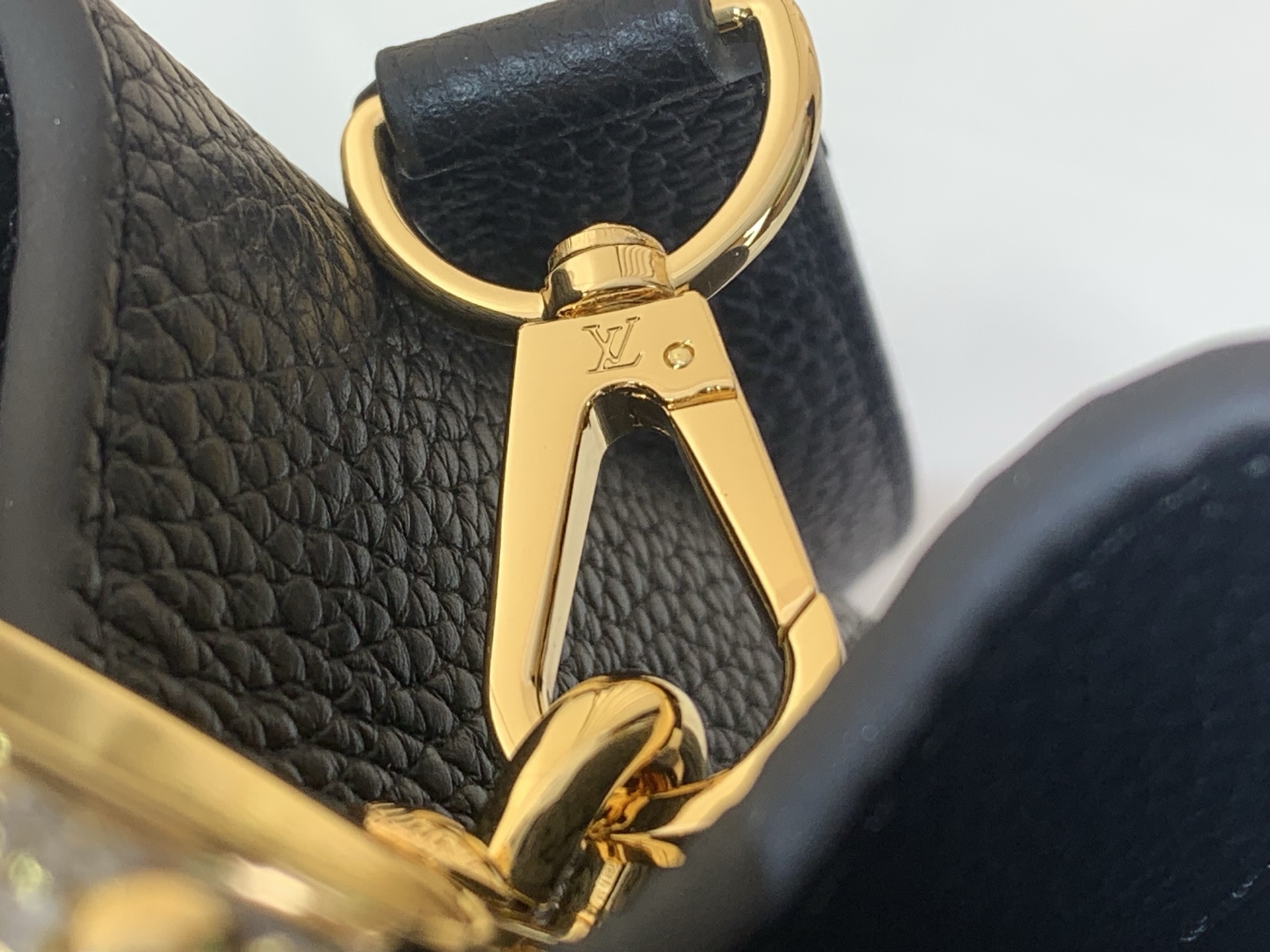 Louis Vuitton Basic Bag Black M-s