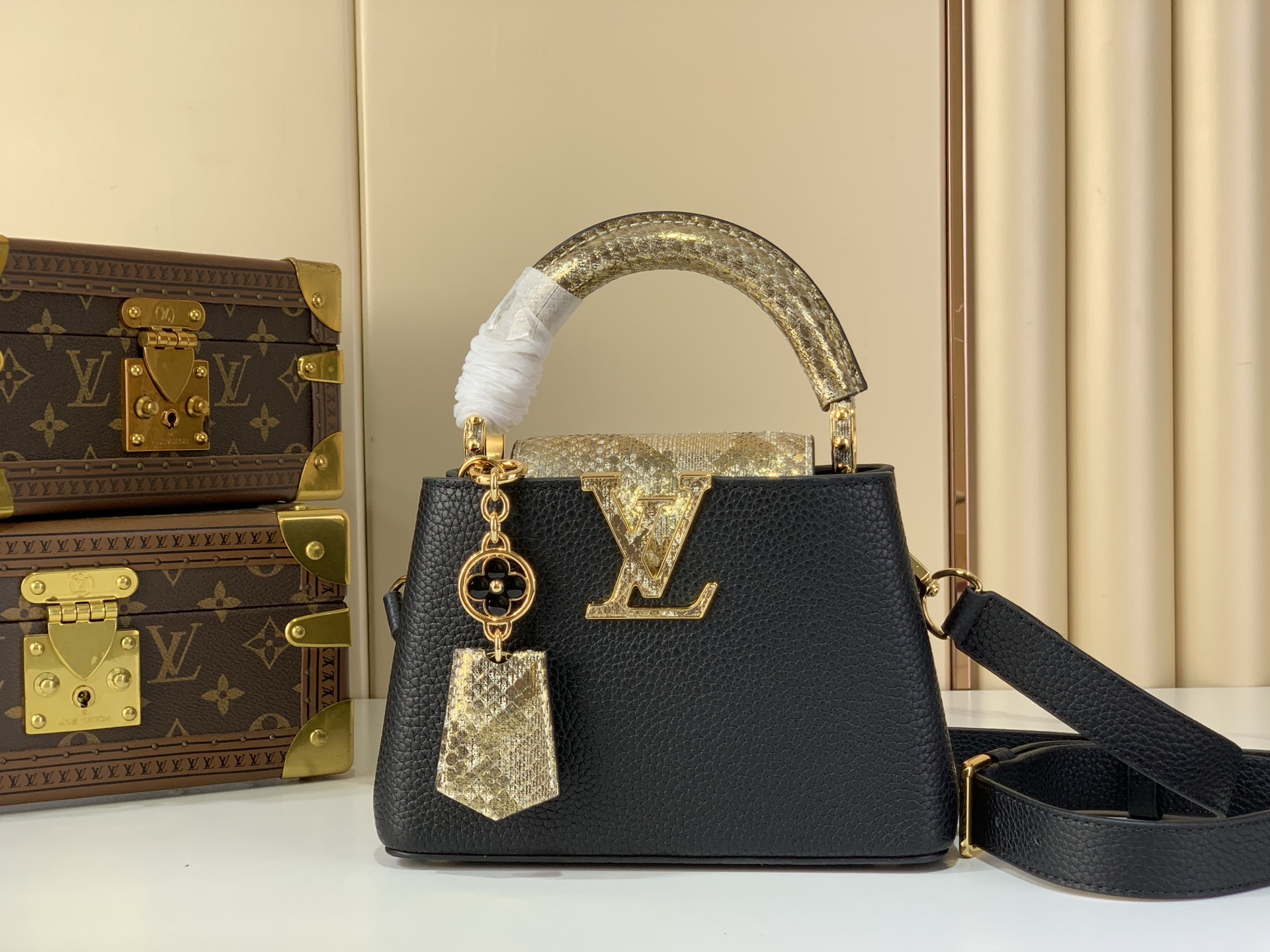 Louis Vuitton Basic Bag Black M-s