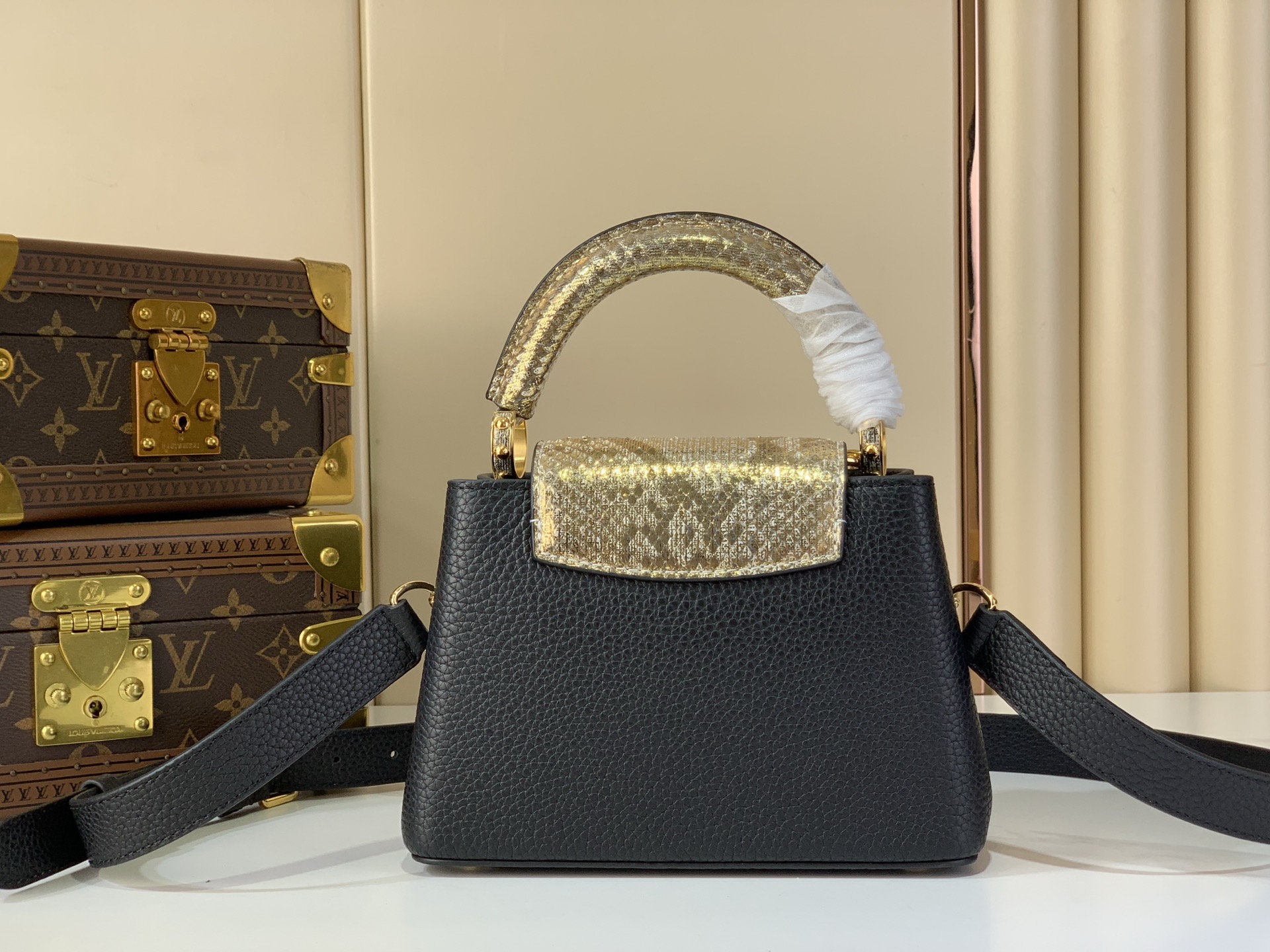 Louis Vuitton Basic Bag Black M-s