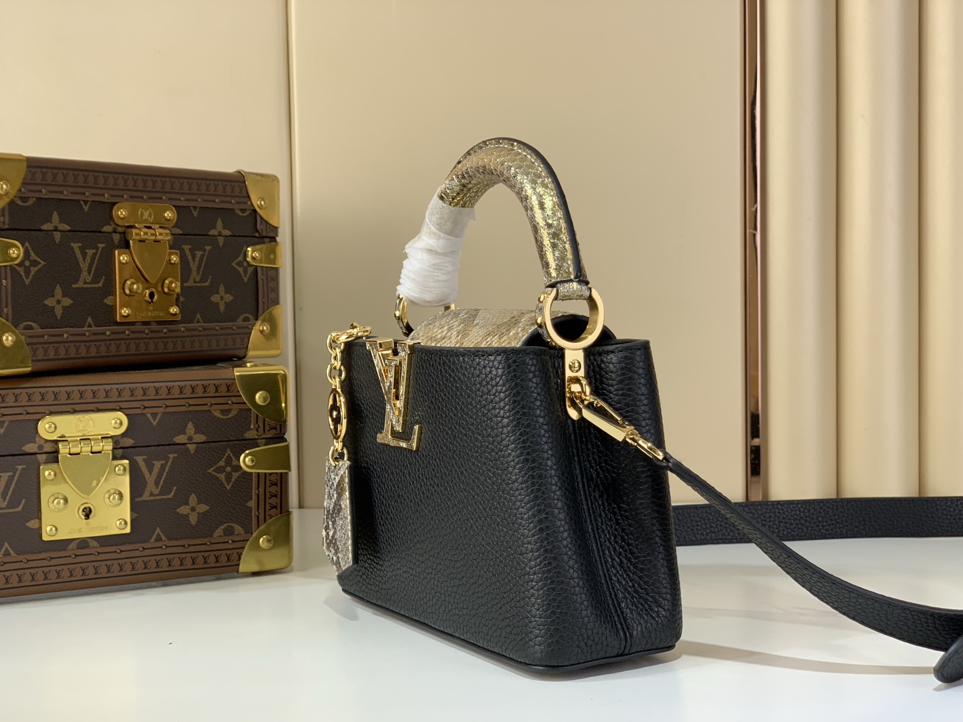 Louis Vuitton Basic Bag Black M-s