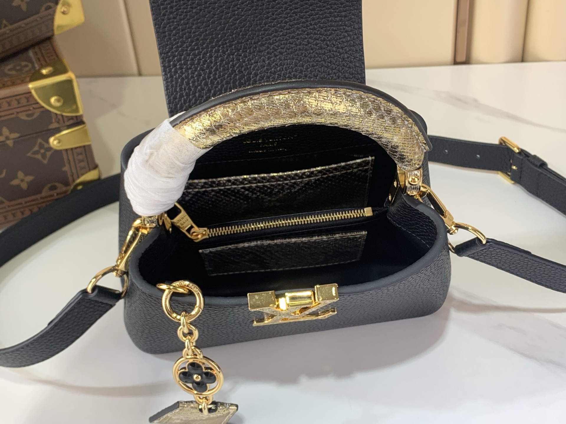 Louis Vuitton Basic Bag Black M-s