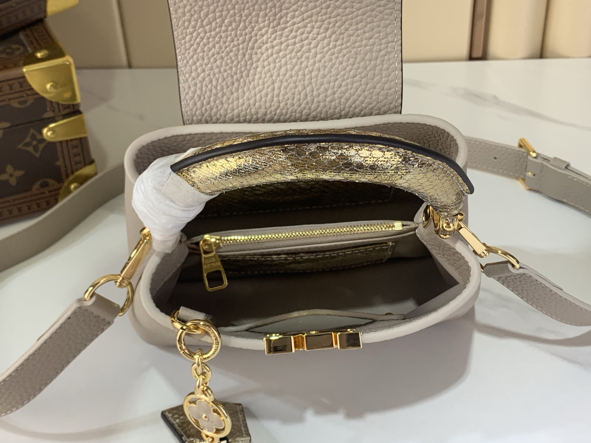 Louis Vuitton Basic Bag Gray M-s