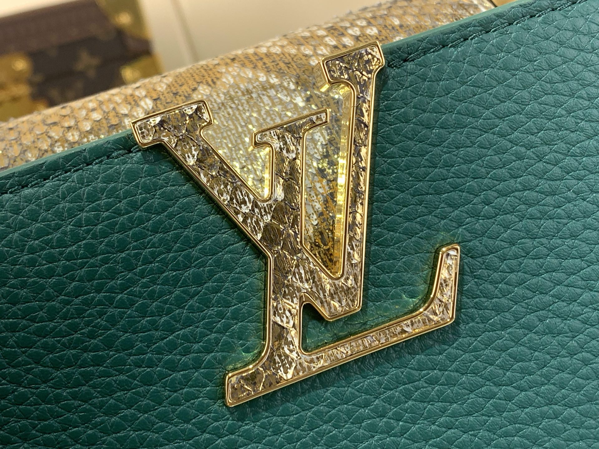 Louis Vuitton Basic Bag Green M-s
