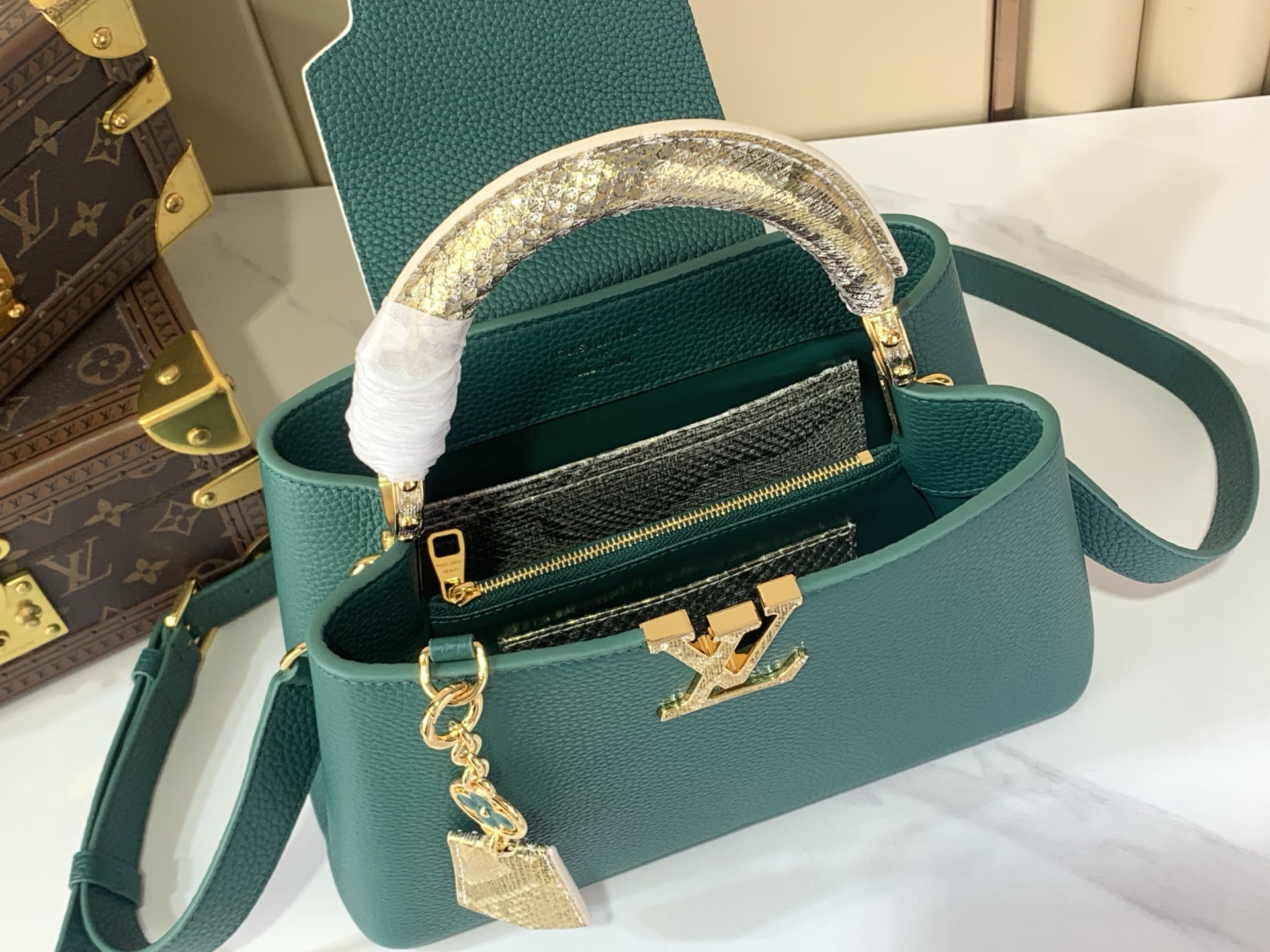 Louis Vuitton Basic Bag Green M-s