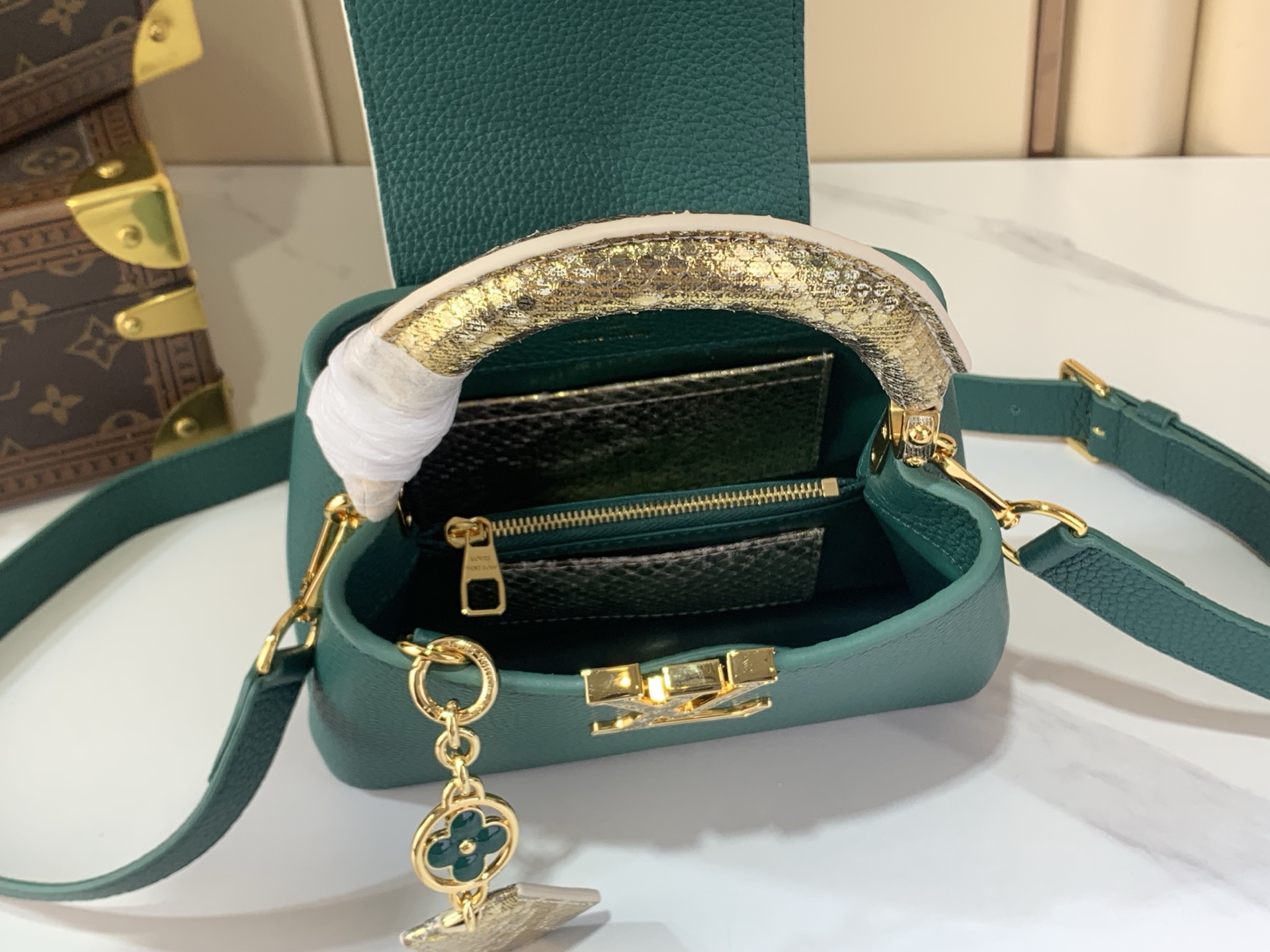 Louis Vuitton Basic Bag Green M-s