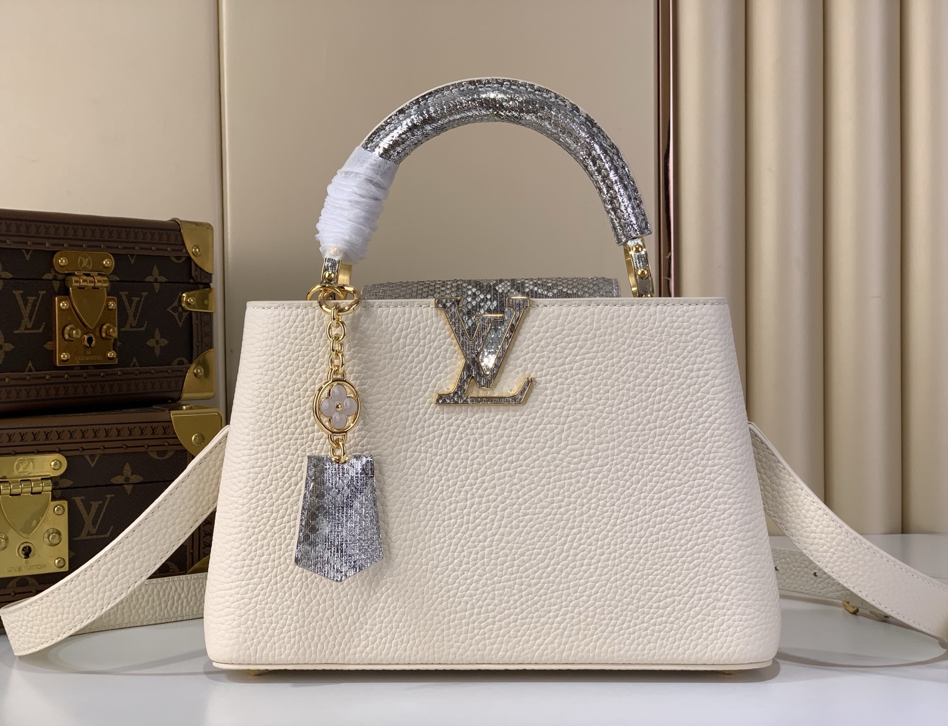 Louis Vuitton Basic Bag White M-s