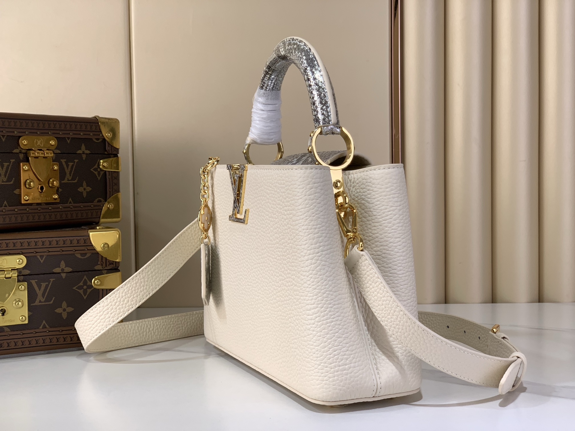Louis Vuitton Basic Bag White M-s