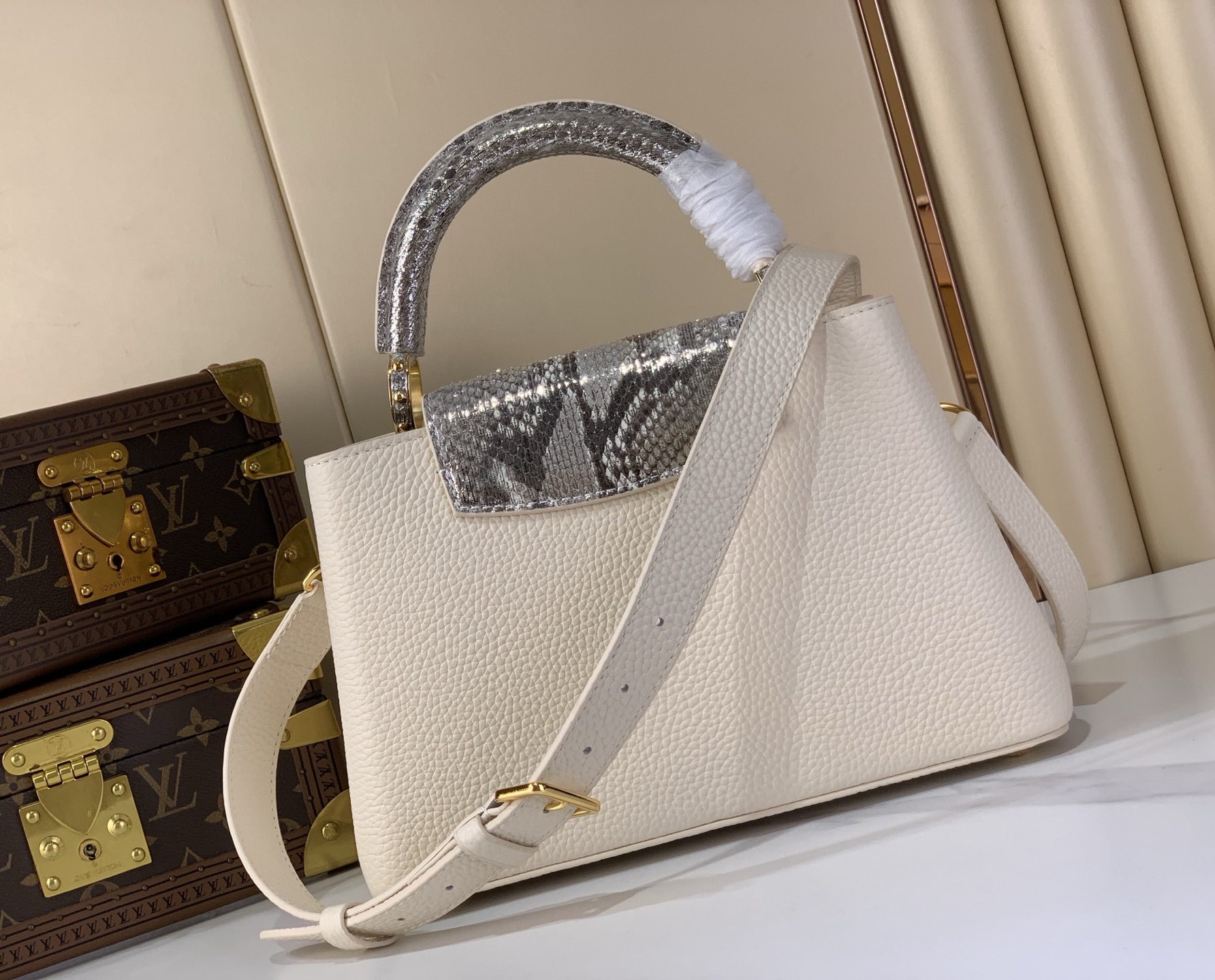Louis Vuitton Basic Bag White M-s