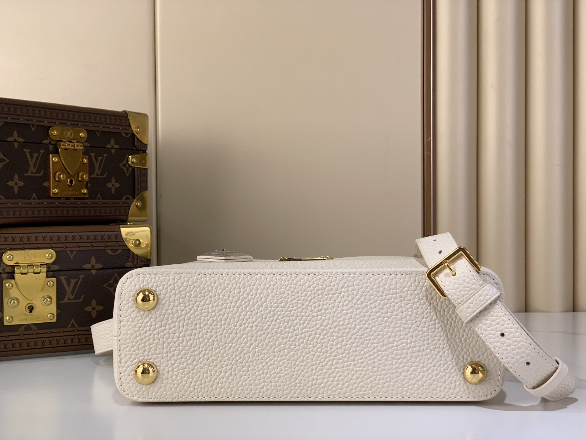 Louis Vuitton Basic Bag White M-s