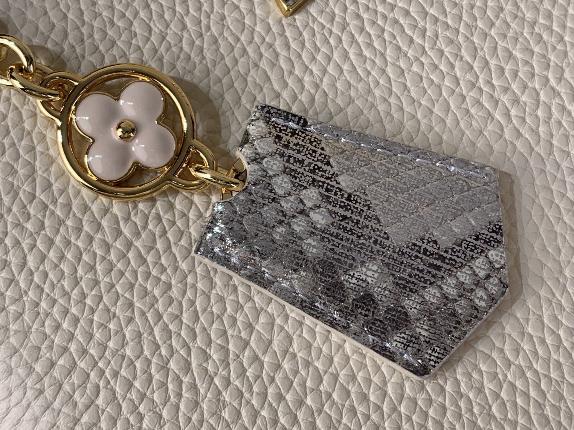 Louis Vuitton Basic Bag White M-s