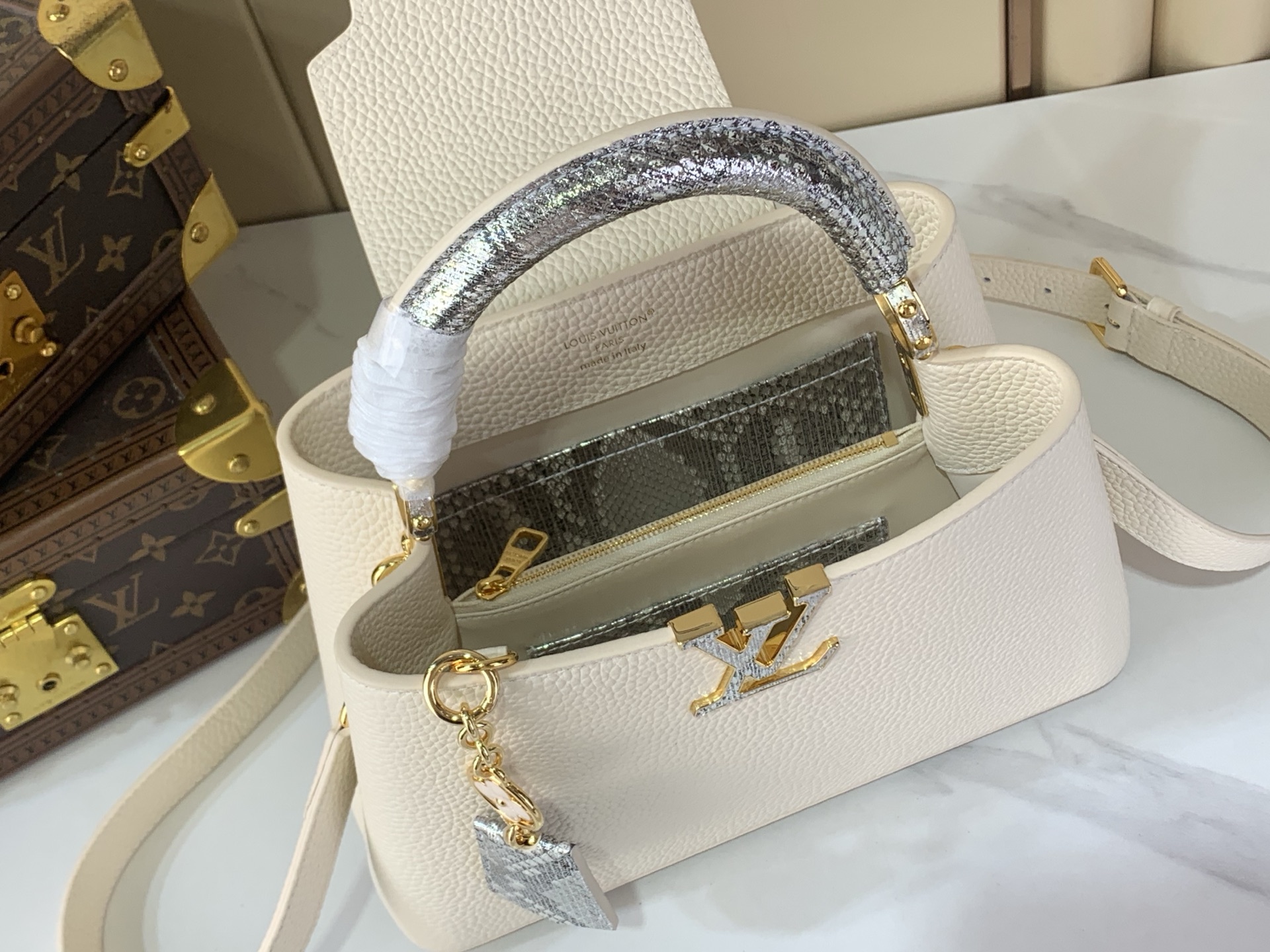 Louis Vuitton Basic Bag White M-s
