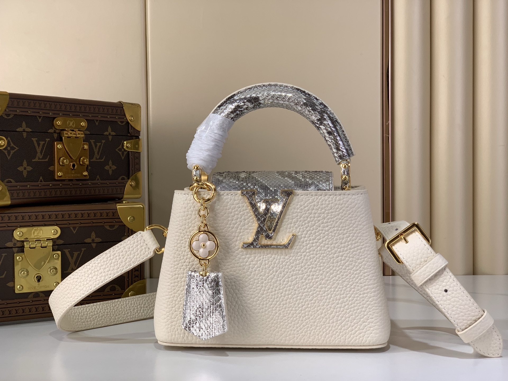 Louis Vuitton Basic Bag White M-s