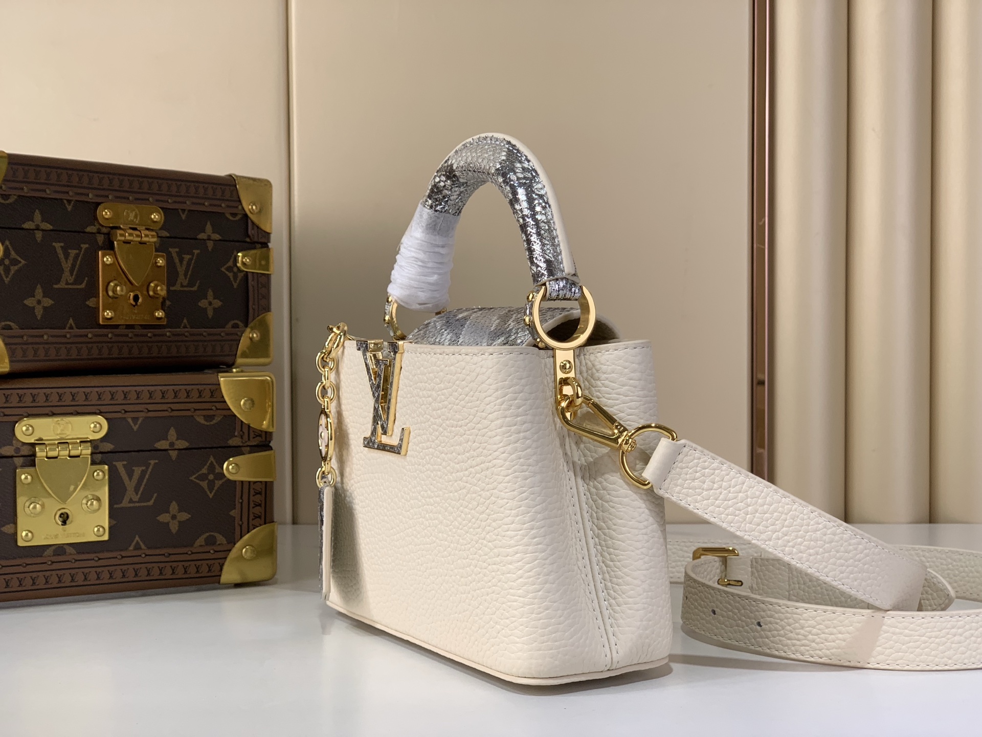 Louis Vuitton Basic Bag White M-s