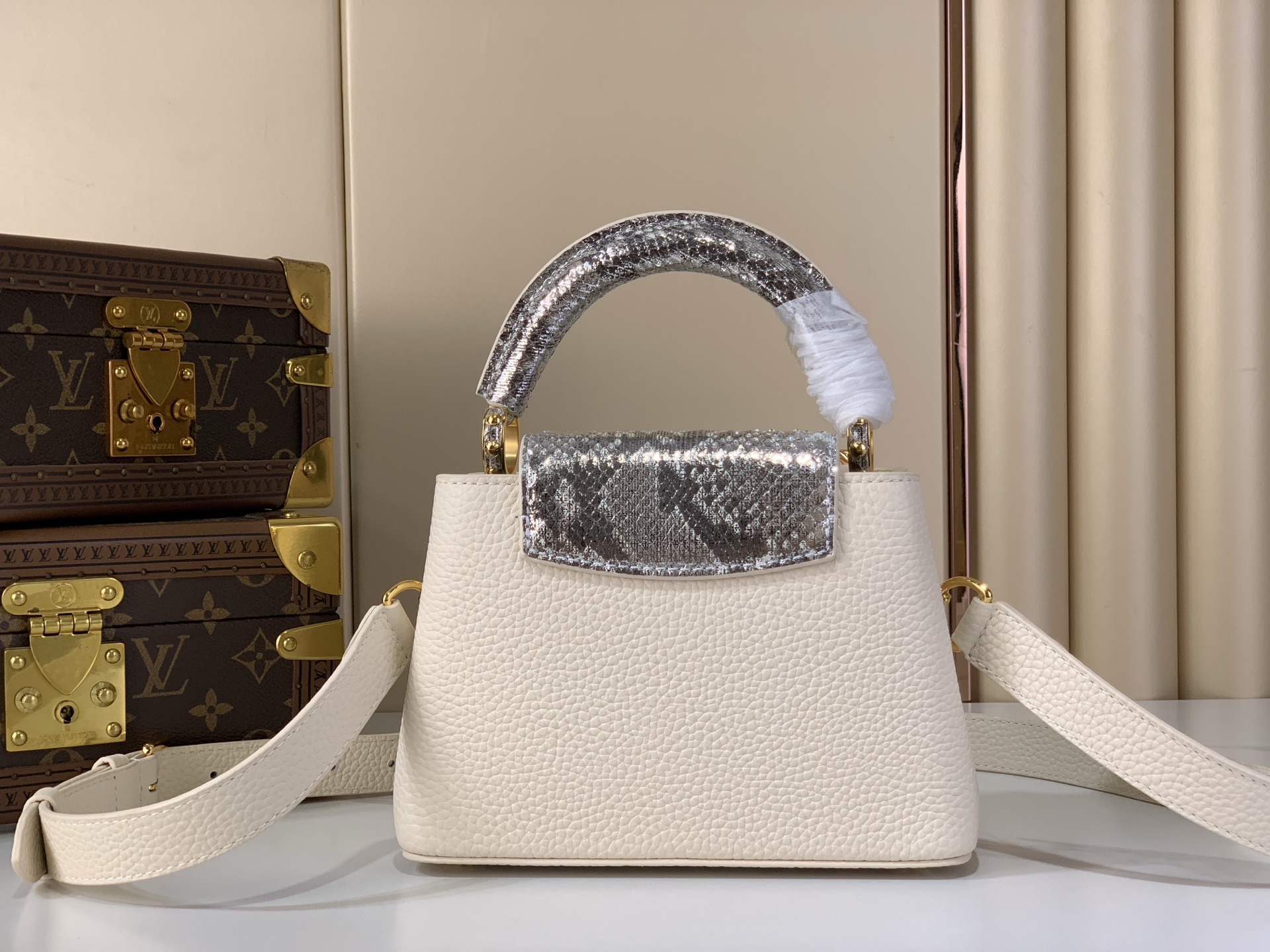 Louis Vuitton Basic Bag White M-s