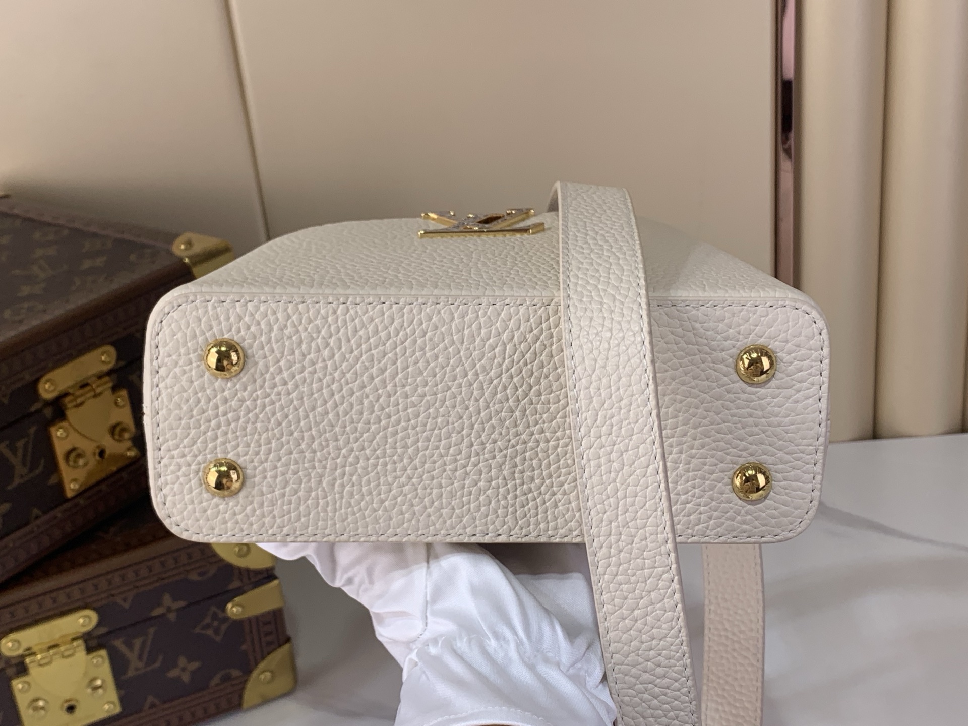 Louis Vuitton Basic Bag White M-s