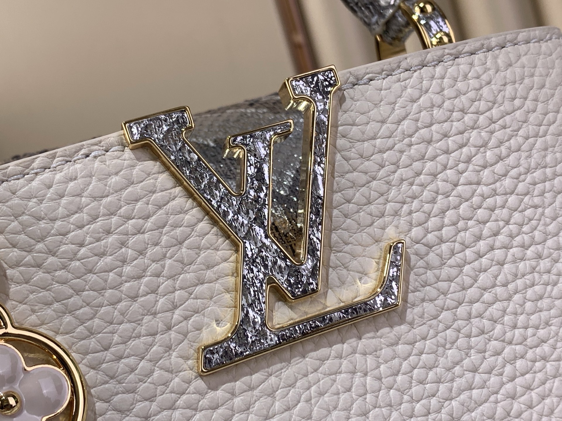 Louis Vuitton Basic Bag White M-s