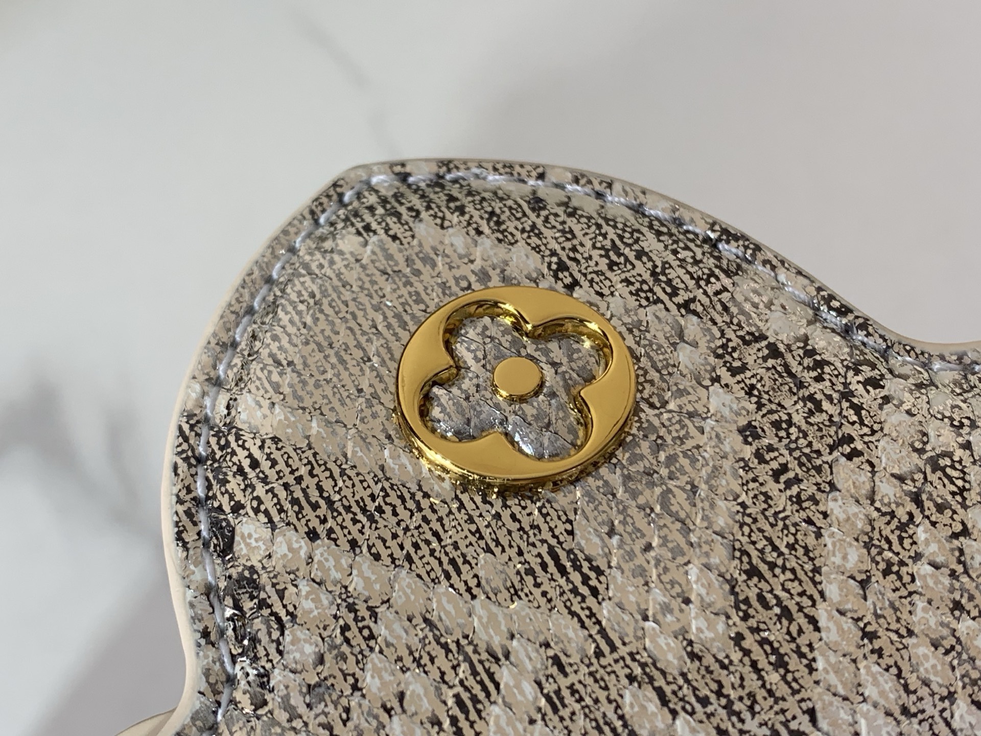 Louis Vuitton Basic Bag White M-s