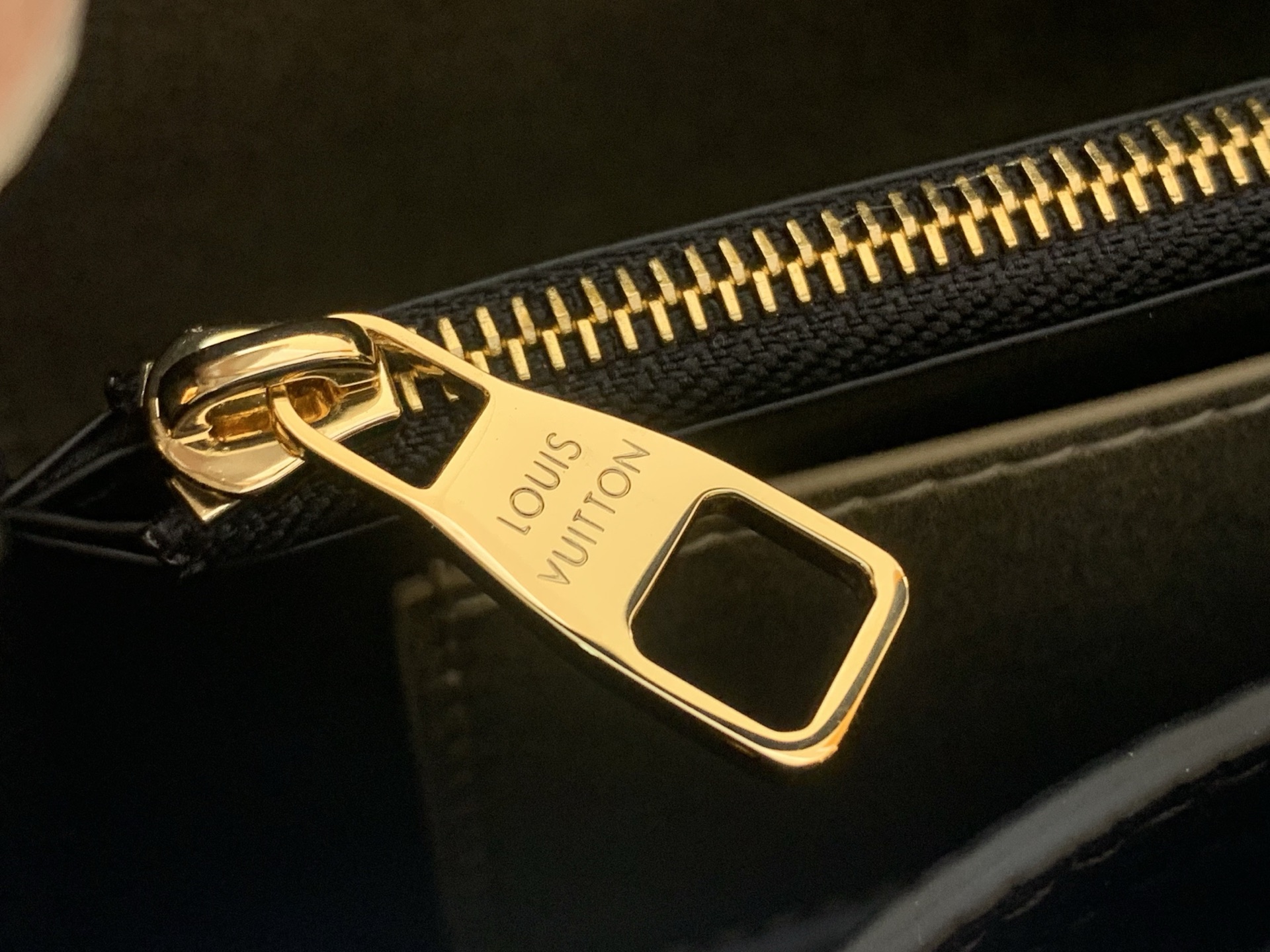 Louis Vuitton Basic Bag Black M-s