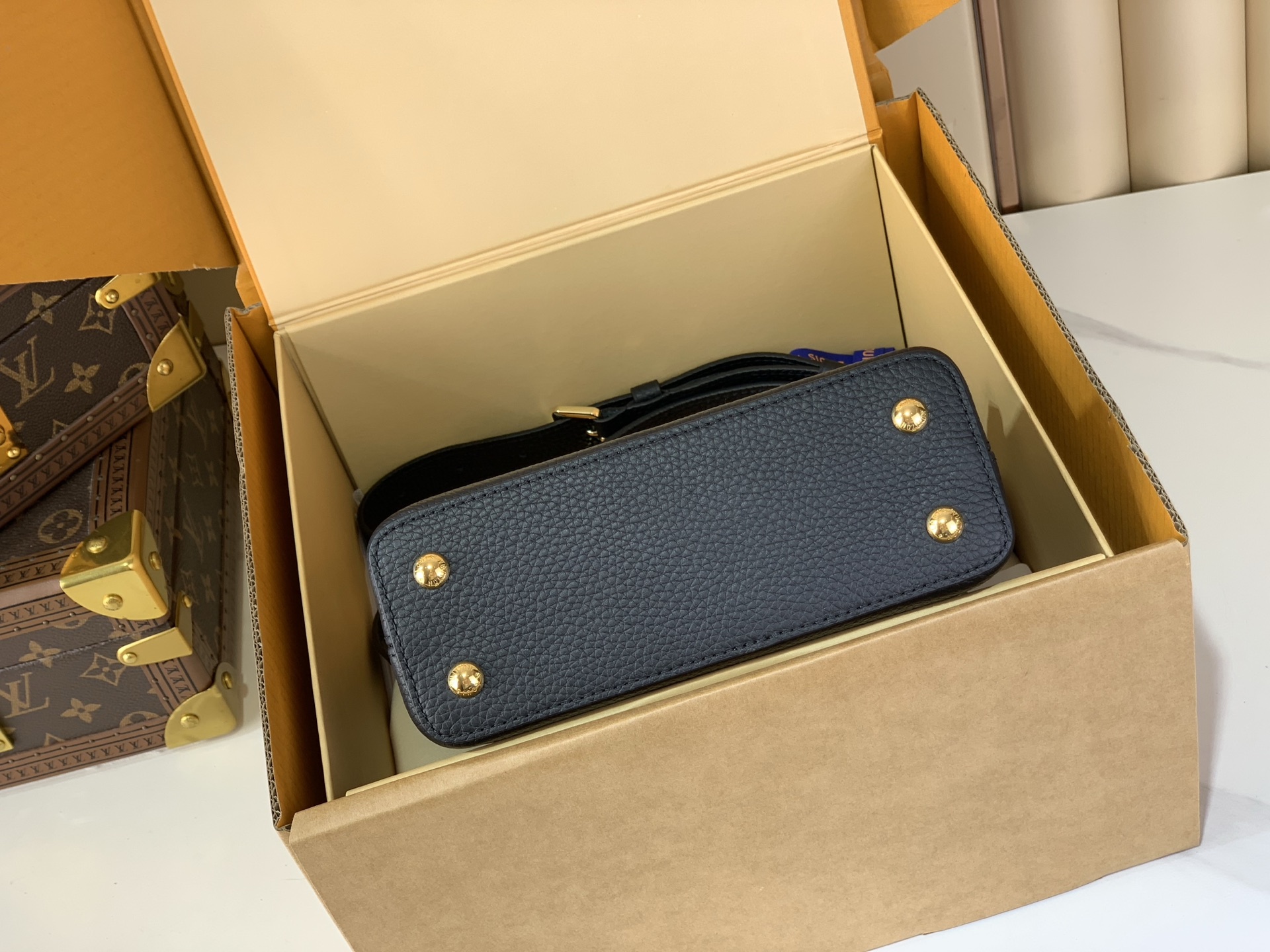 Louis Vuitton Basic Bag Black M-l-s