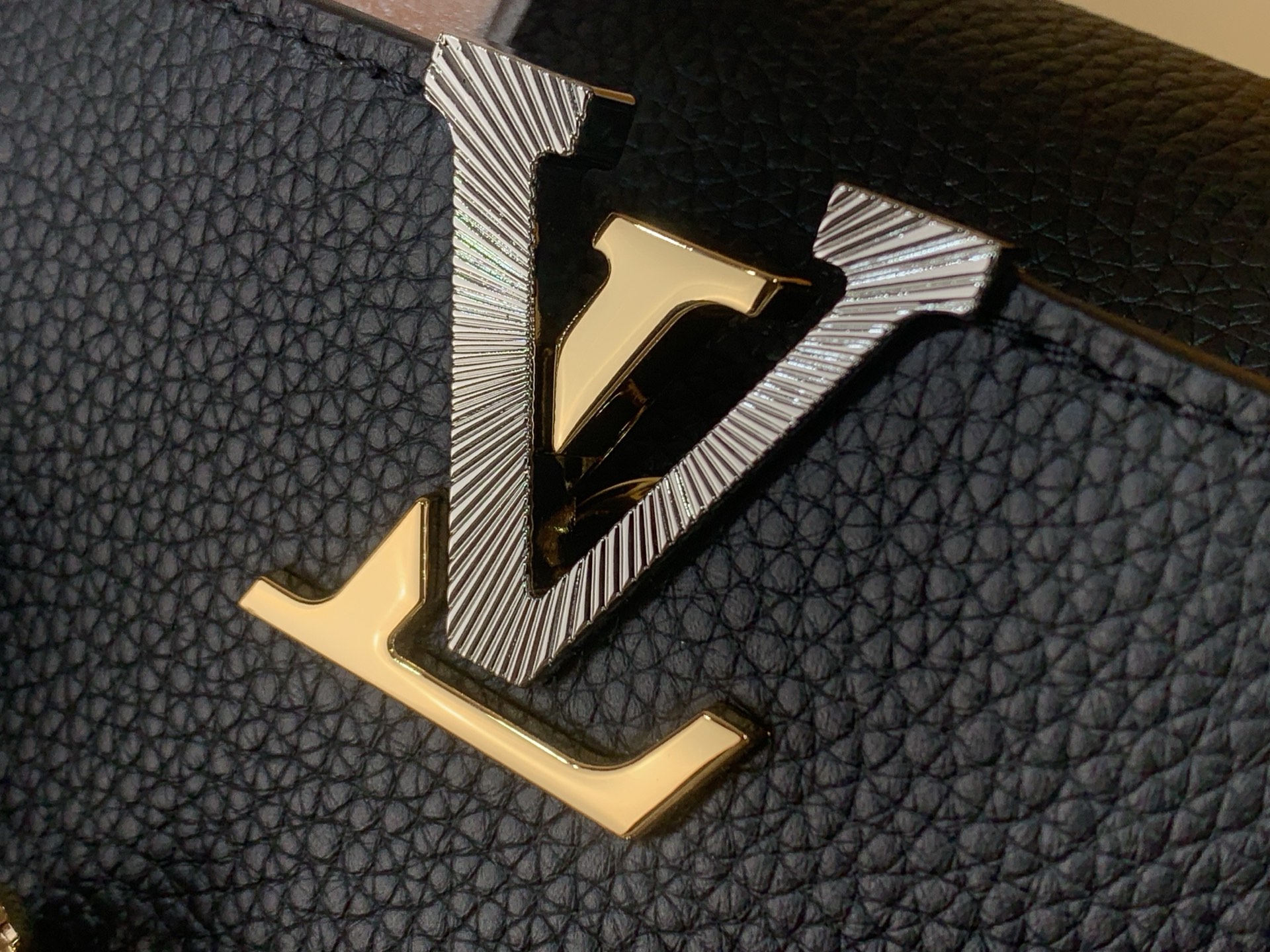 Louis Vuitton Basic Bag Black M-l-s