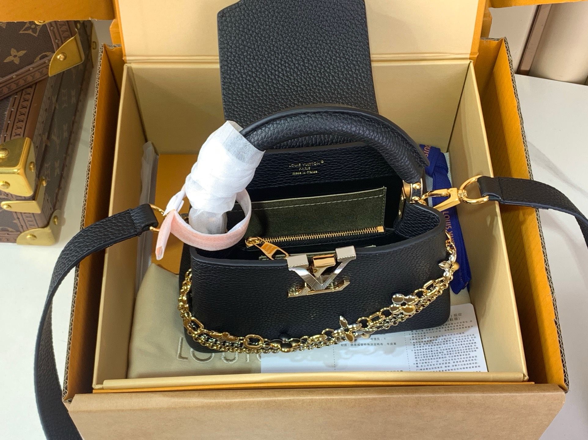 Louis Vuitton Basic Bag Black M-l-s