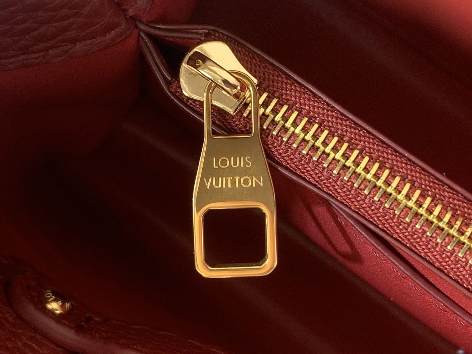 Louis Vuitton Basic Bag M-l-s