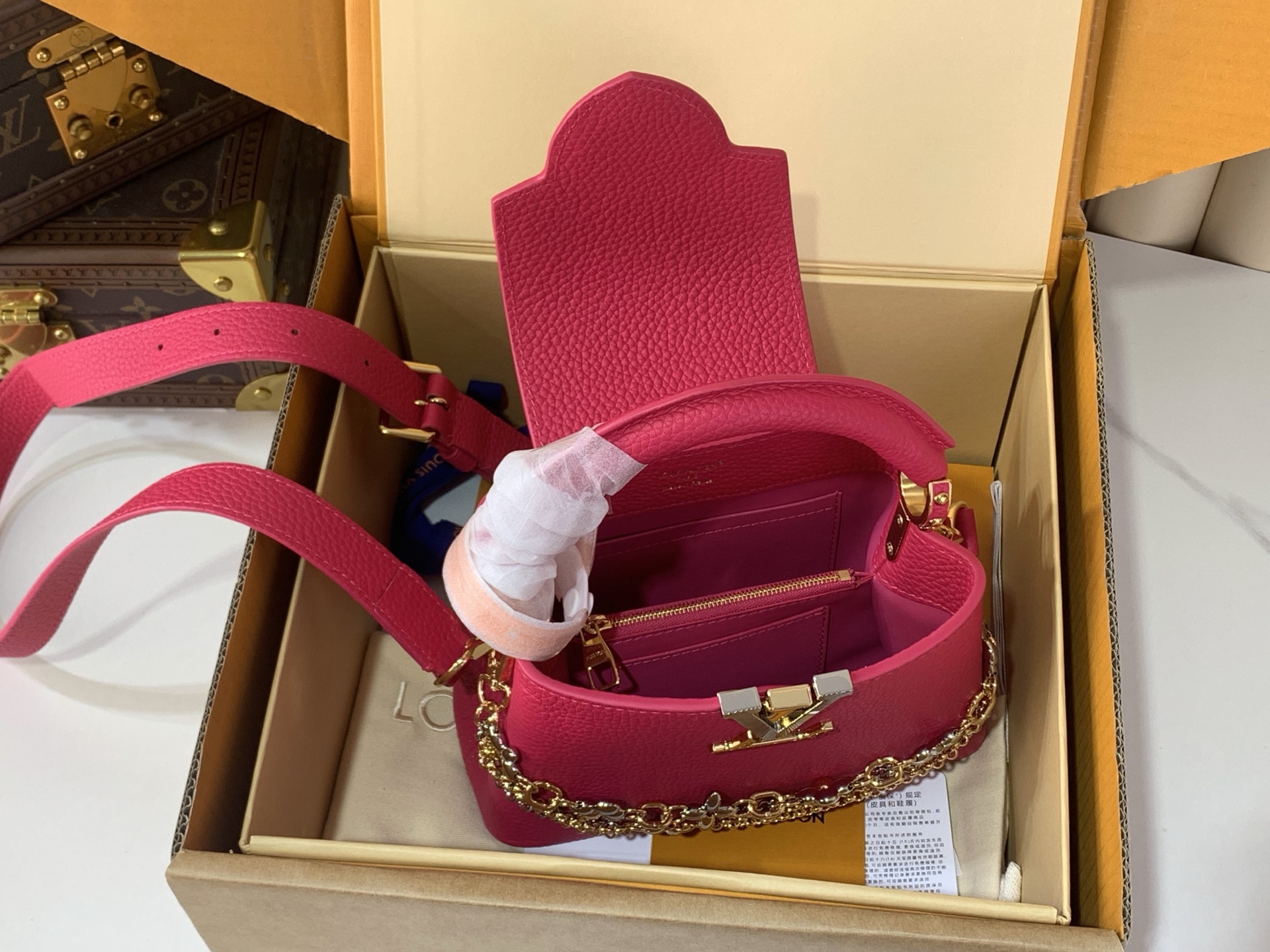 Louis Vuitton Basic Bag M-l-s