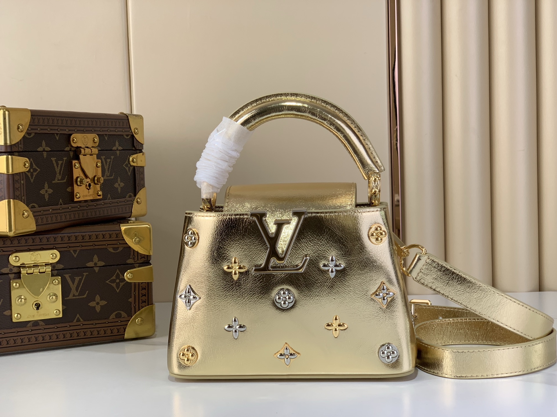 Louis Vuitton Basic Bag Gold M-l-s
