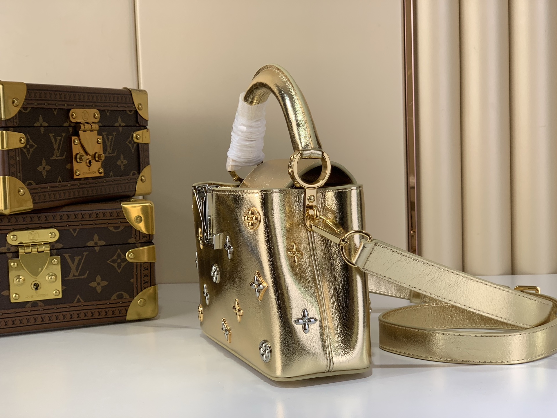 Louis Vuitton Basic Bag Gold M-l-s
