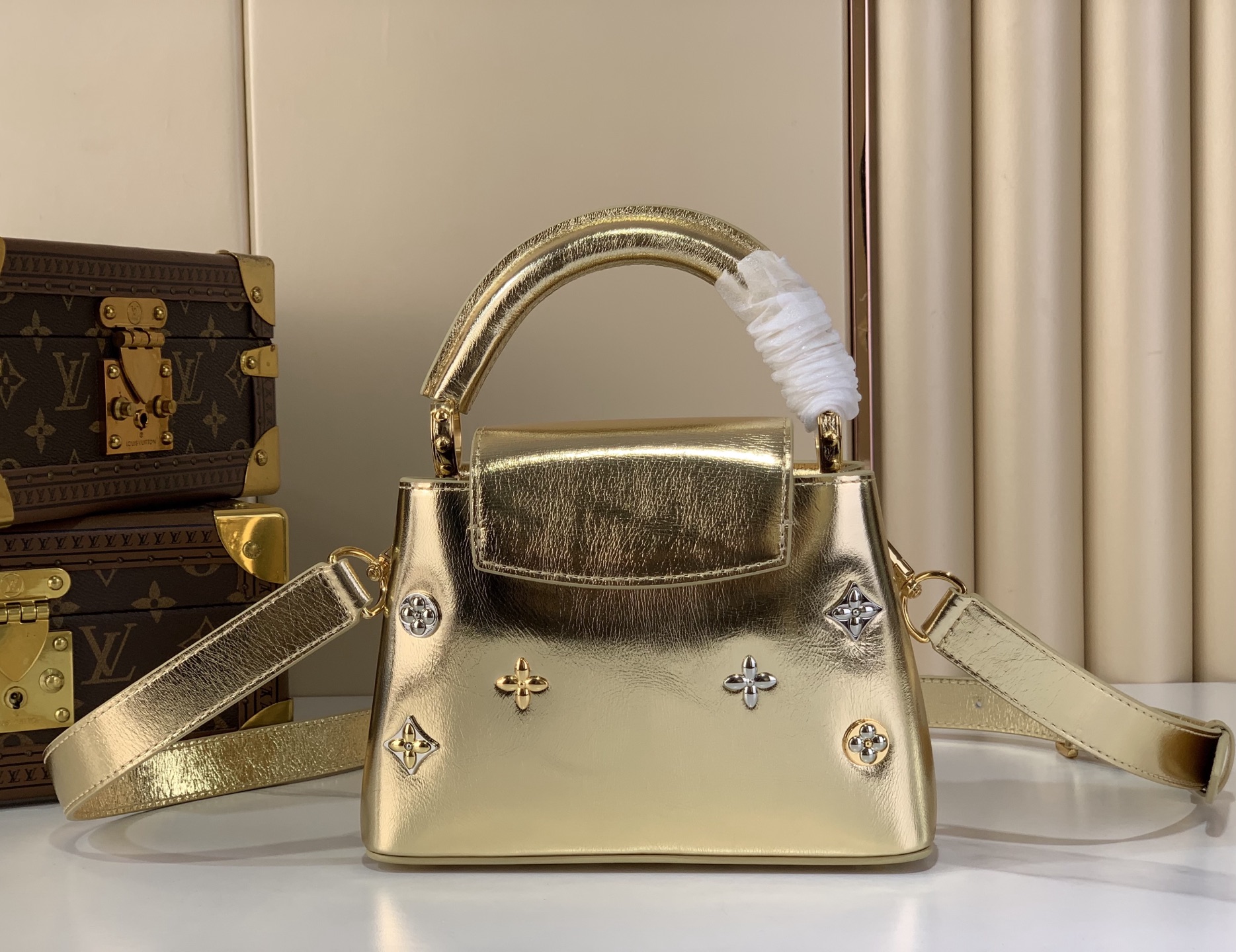 Louis Vuitton Basic Bag Gold M-l-s