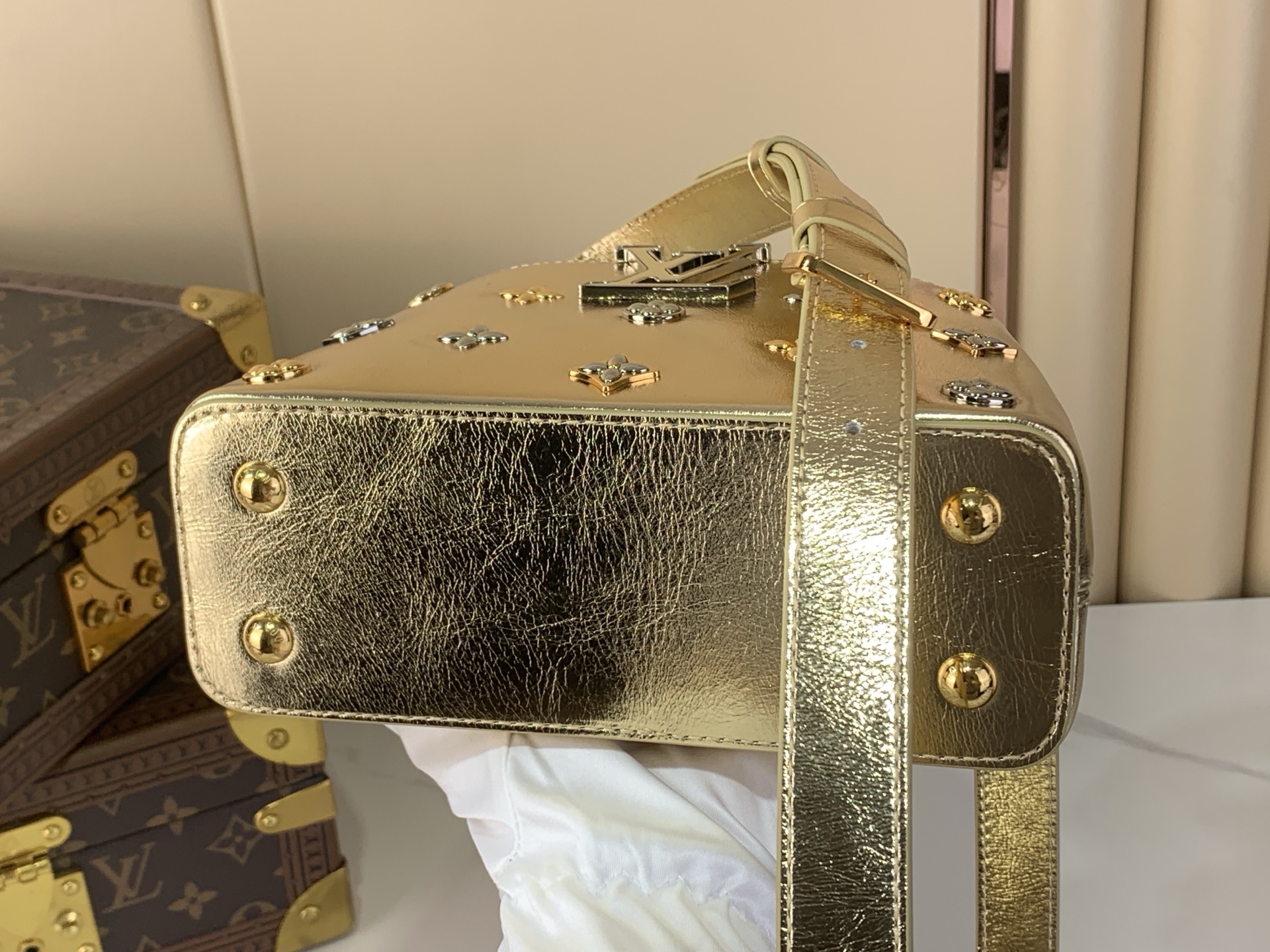 Louis Vuitton Basic Bag Gold M-l-s