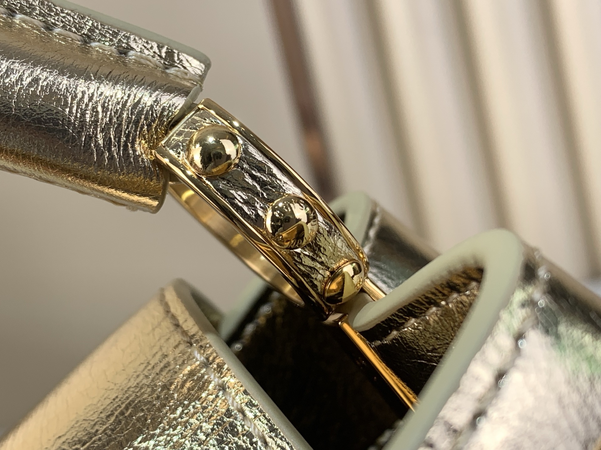 Louis Vuitton Basic Bag Gold M-l-s