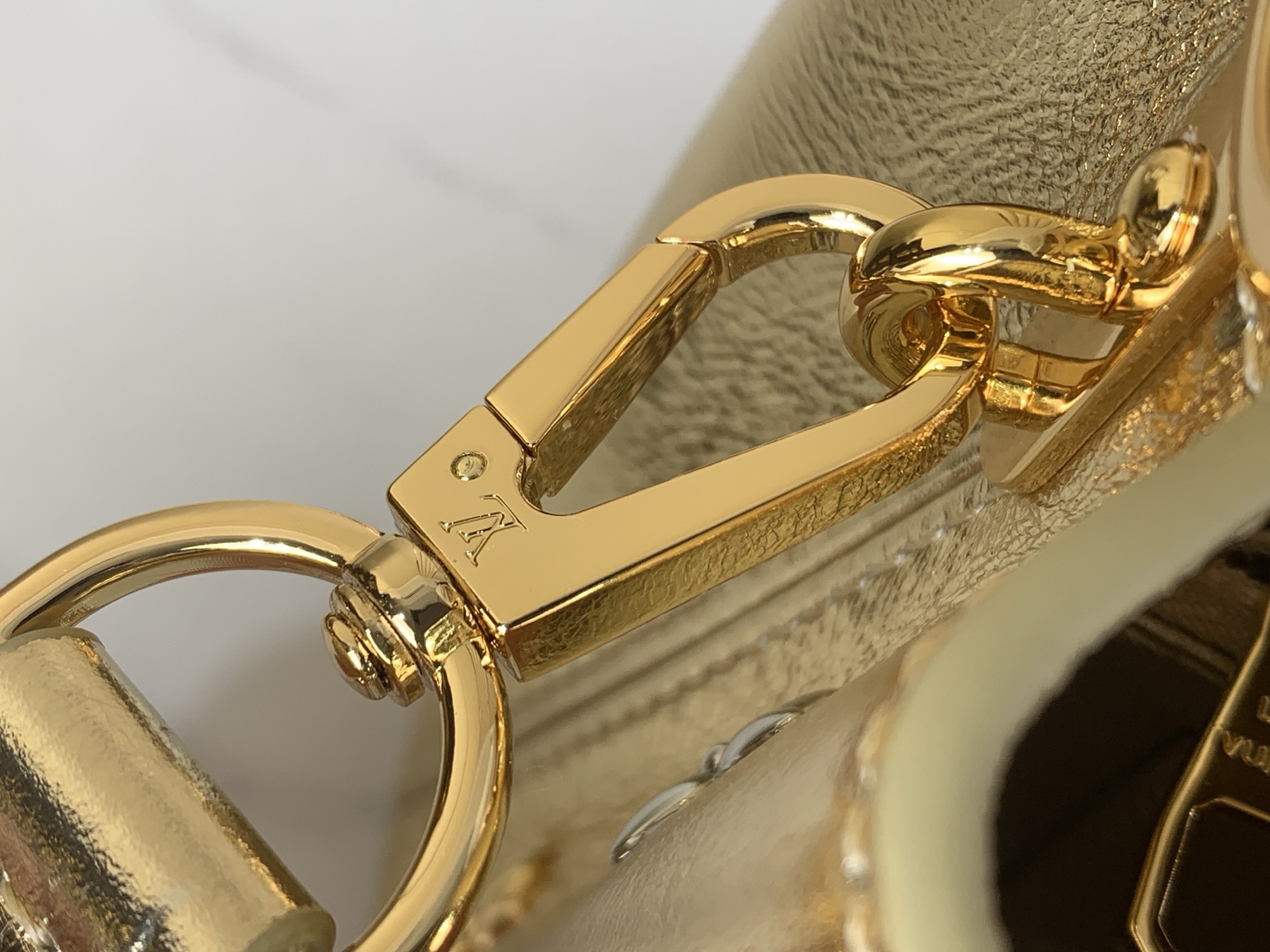 Louis Vuitton Basic Bag Gold M-l-s