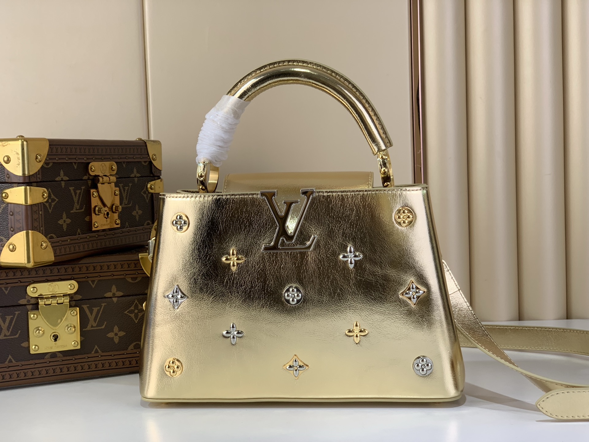 Louis Vuitton Basic Bag Gold M-l-s