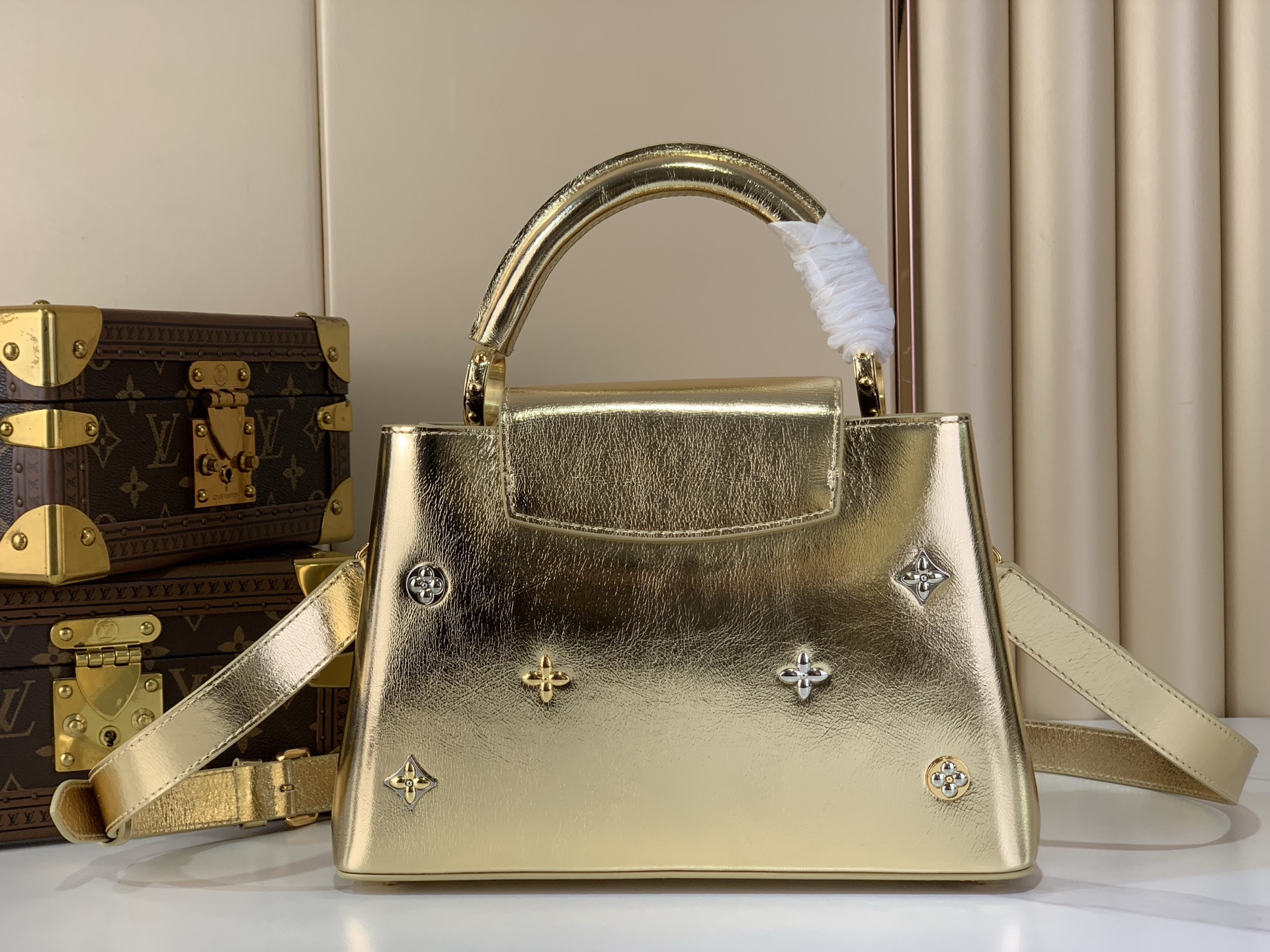 Louis Vuitton Basic Bag Gold M-l-s