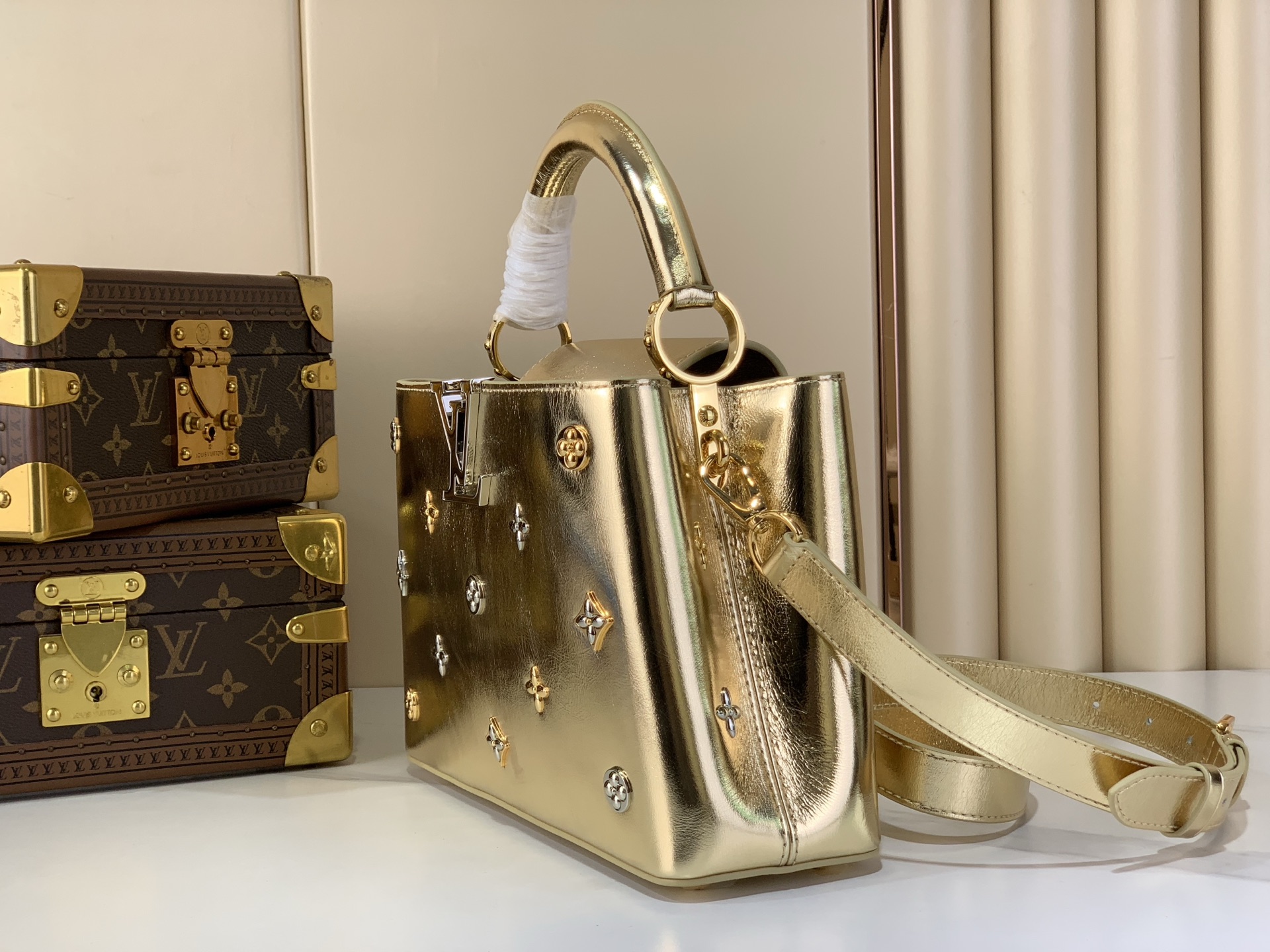 Louis Vuitton Basic Bag Gold M-l-s