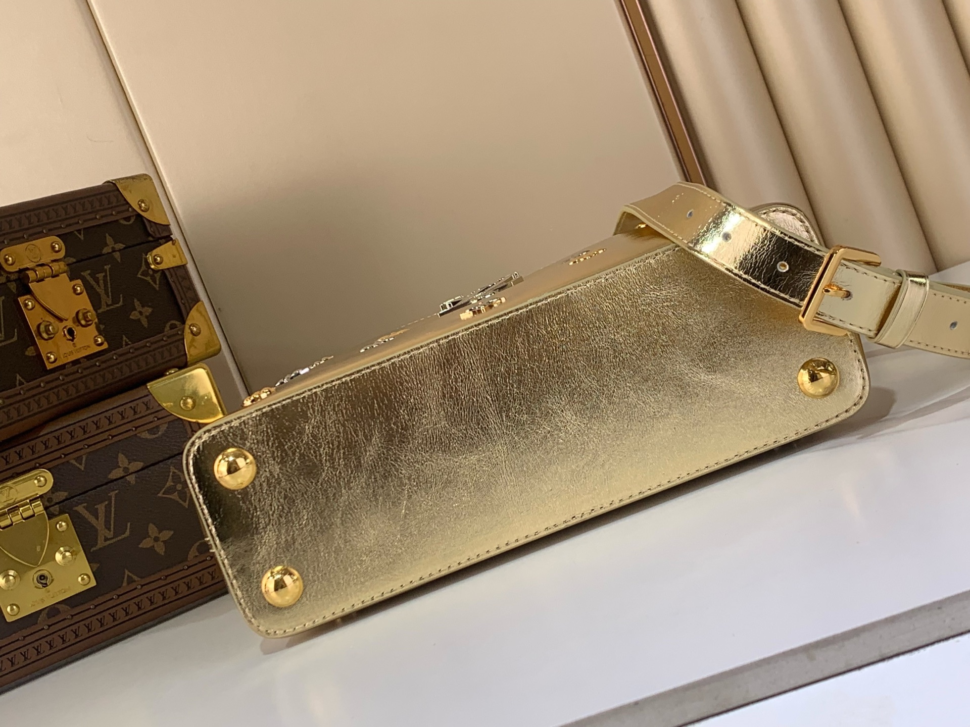 Louis Vuitton Basic Bag Gold M-l-s