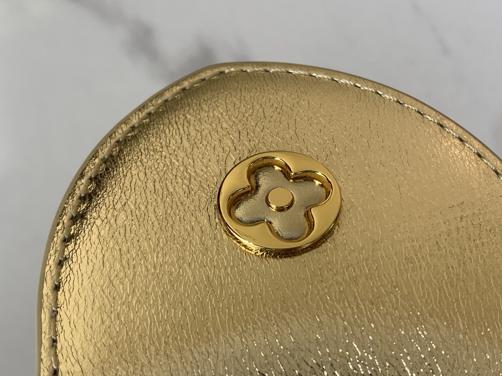 Louis Vuitton Basic Bag Gold M-l-s