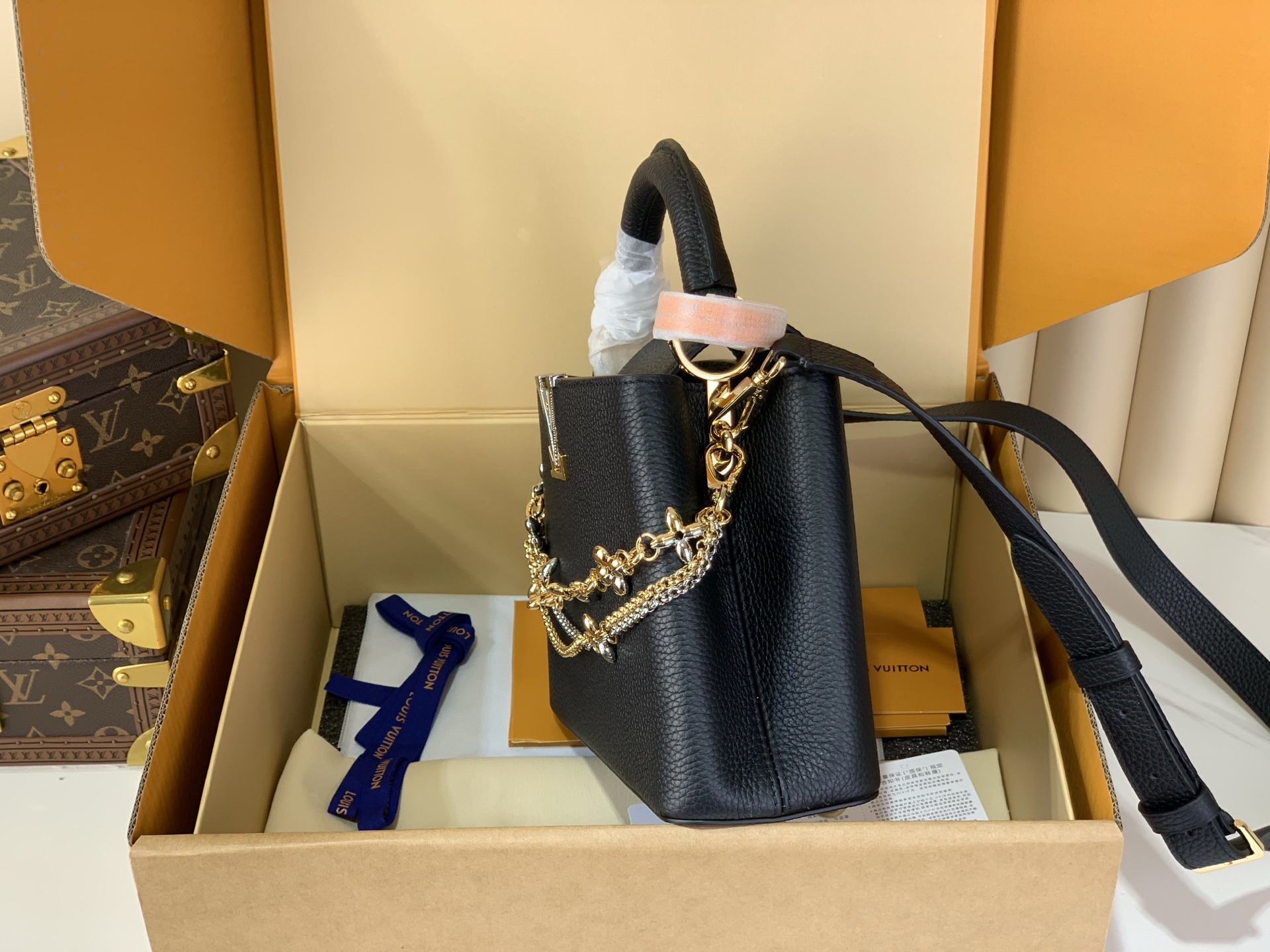 Louis Vuitton Basic Bag Black M-l-s