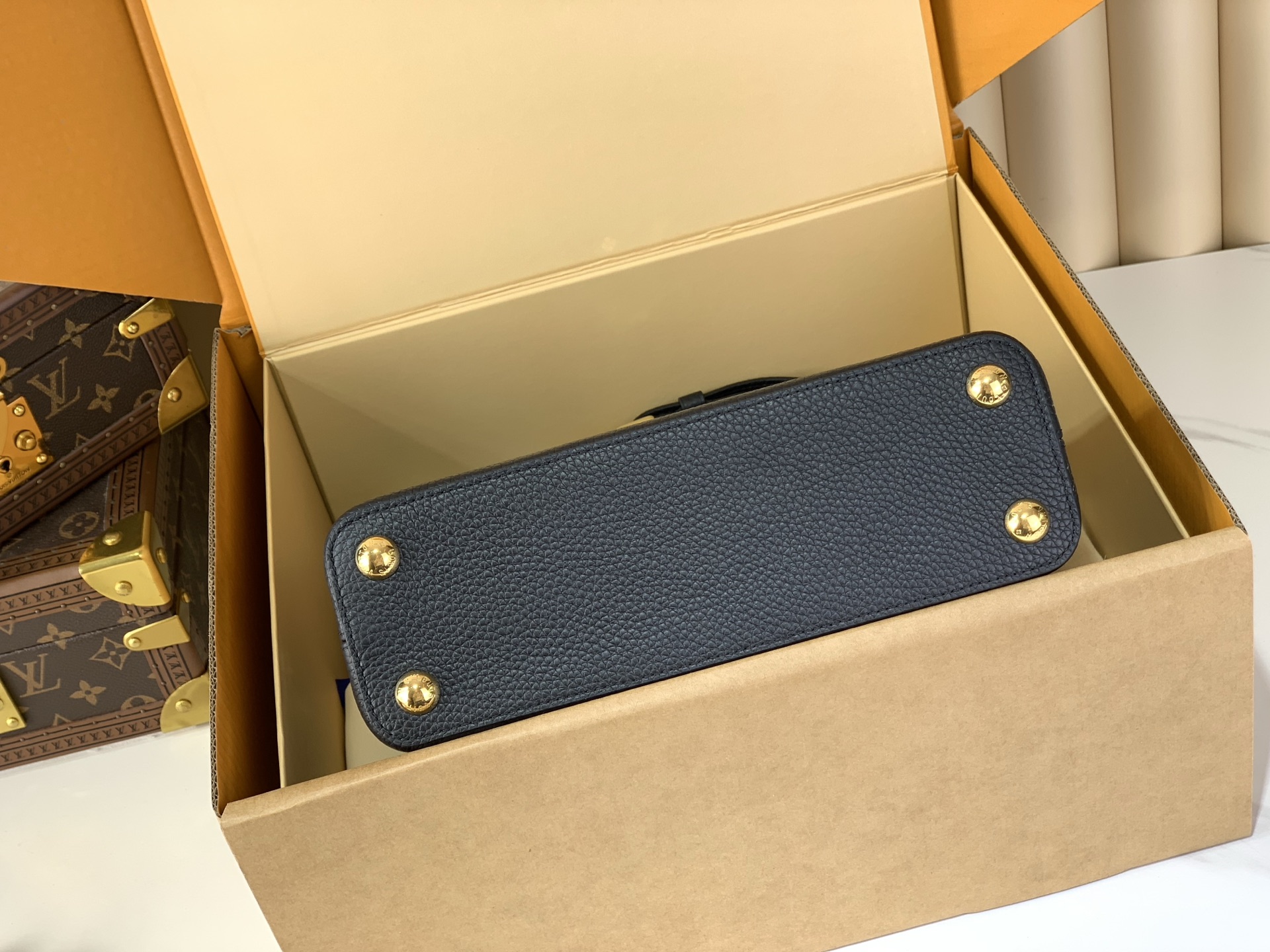 Louis Vuitton Basic Bag Black M-l-s