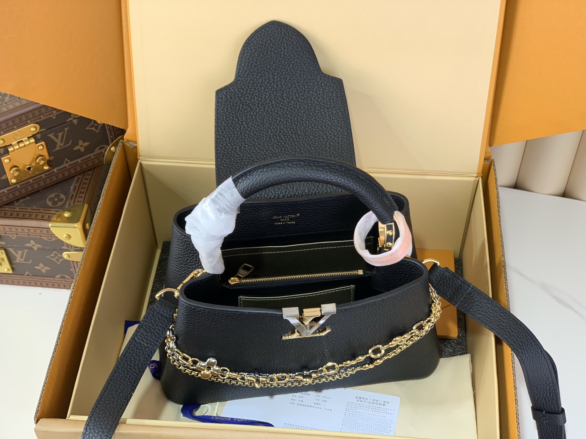 Louis Vuitton Basic Bag Black M-l-s