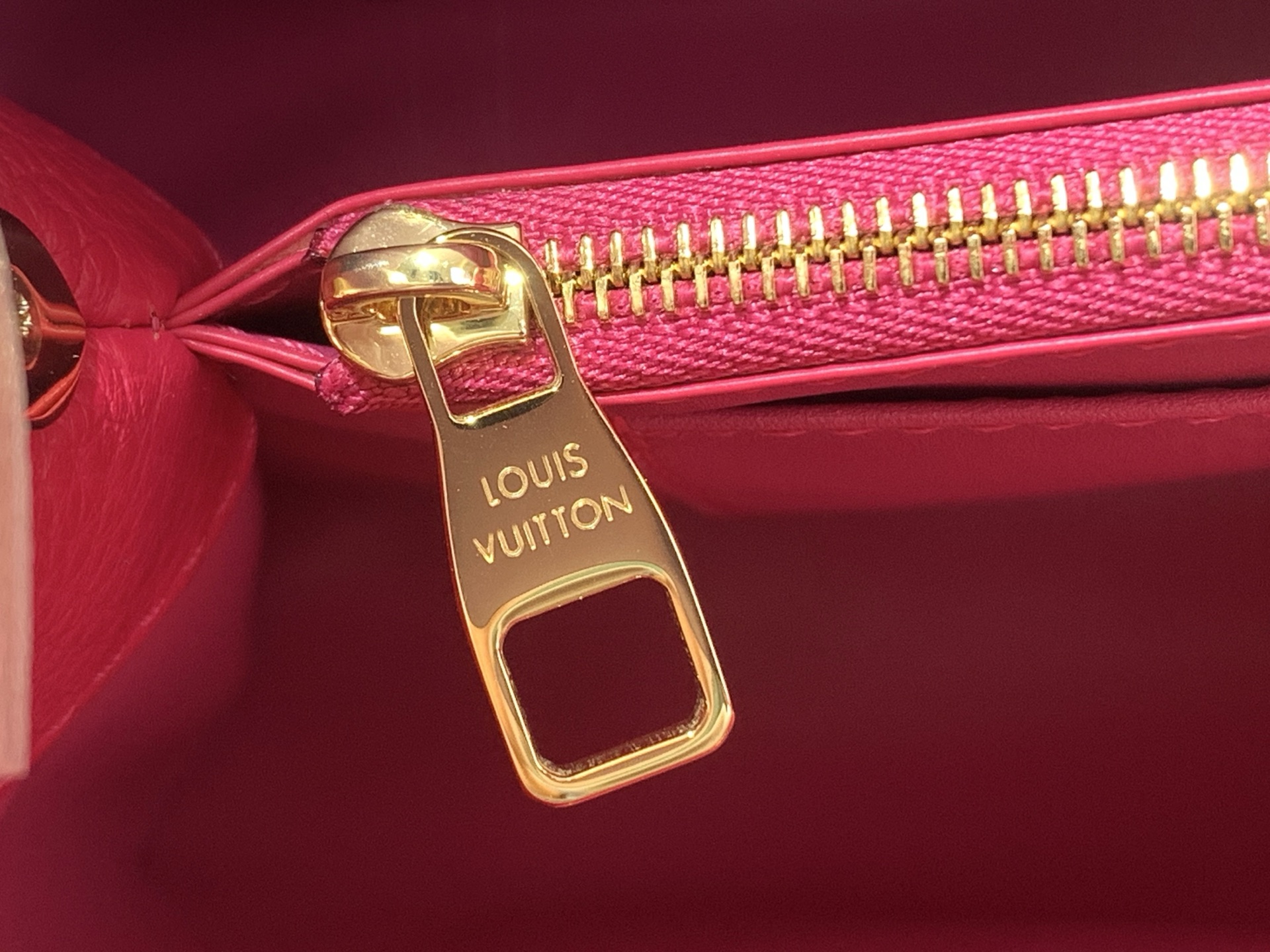 Louis Vuitton Basic Bag M-s