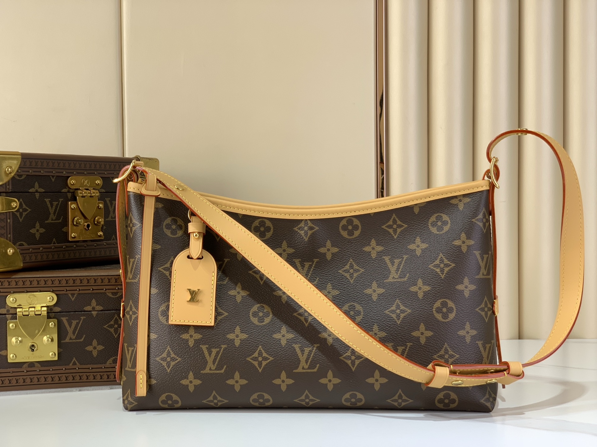 Louis Vuitton Basic Bag M-l-s