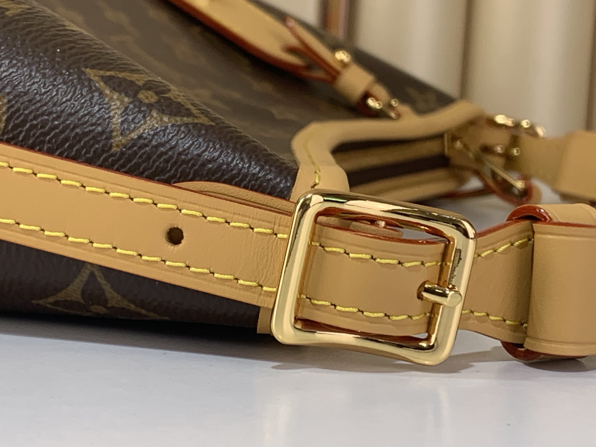 Louis Vuitton Basic Bag M-l-s